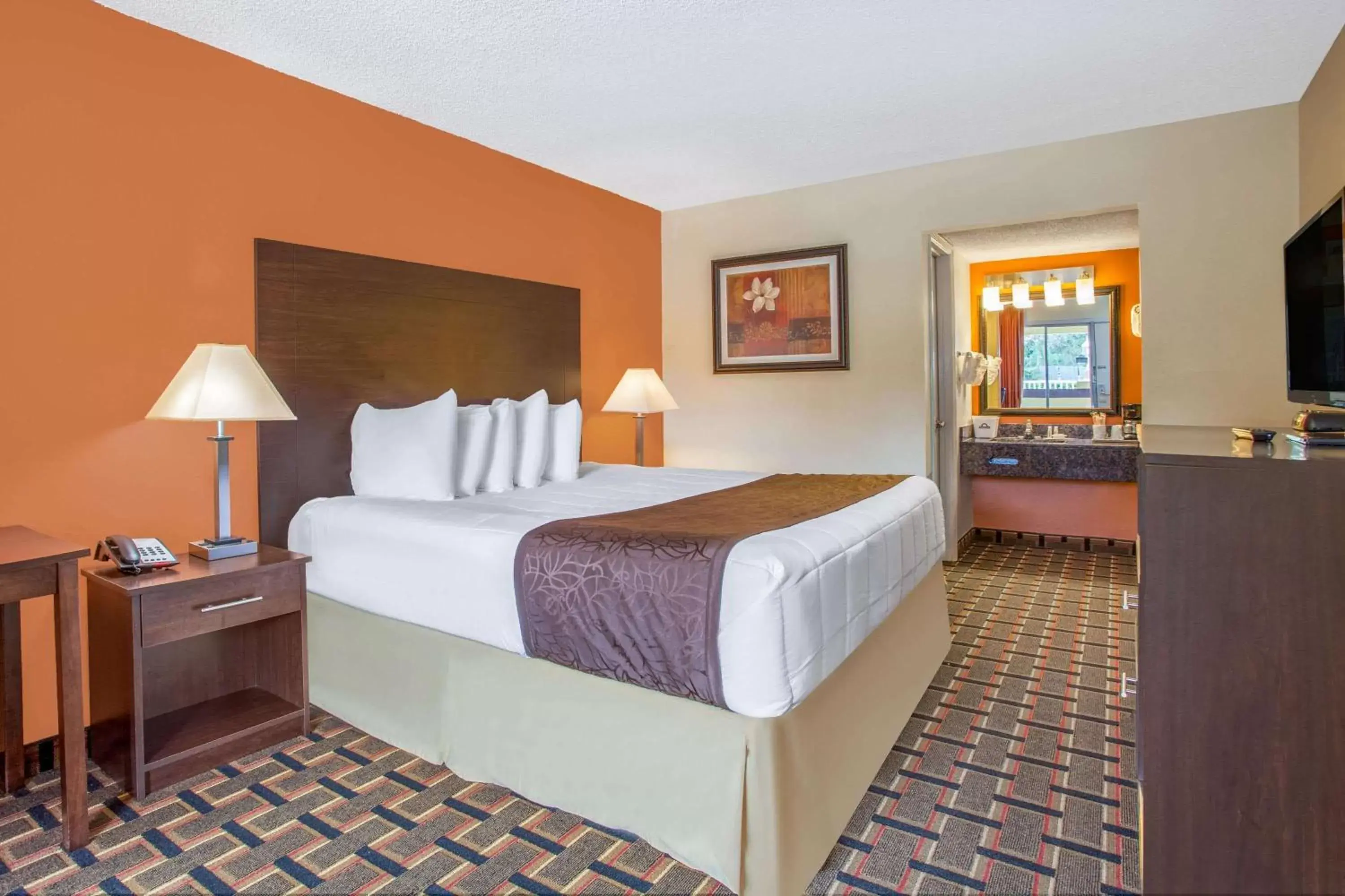 Photo of the whole room, Bed in Days Inn by Wyndham Brooksville