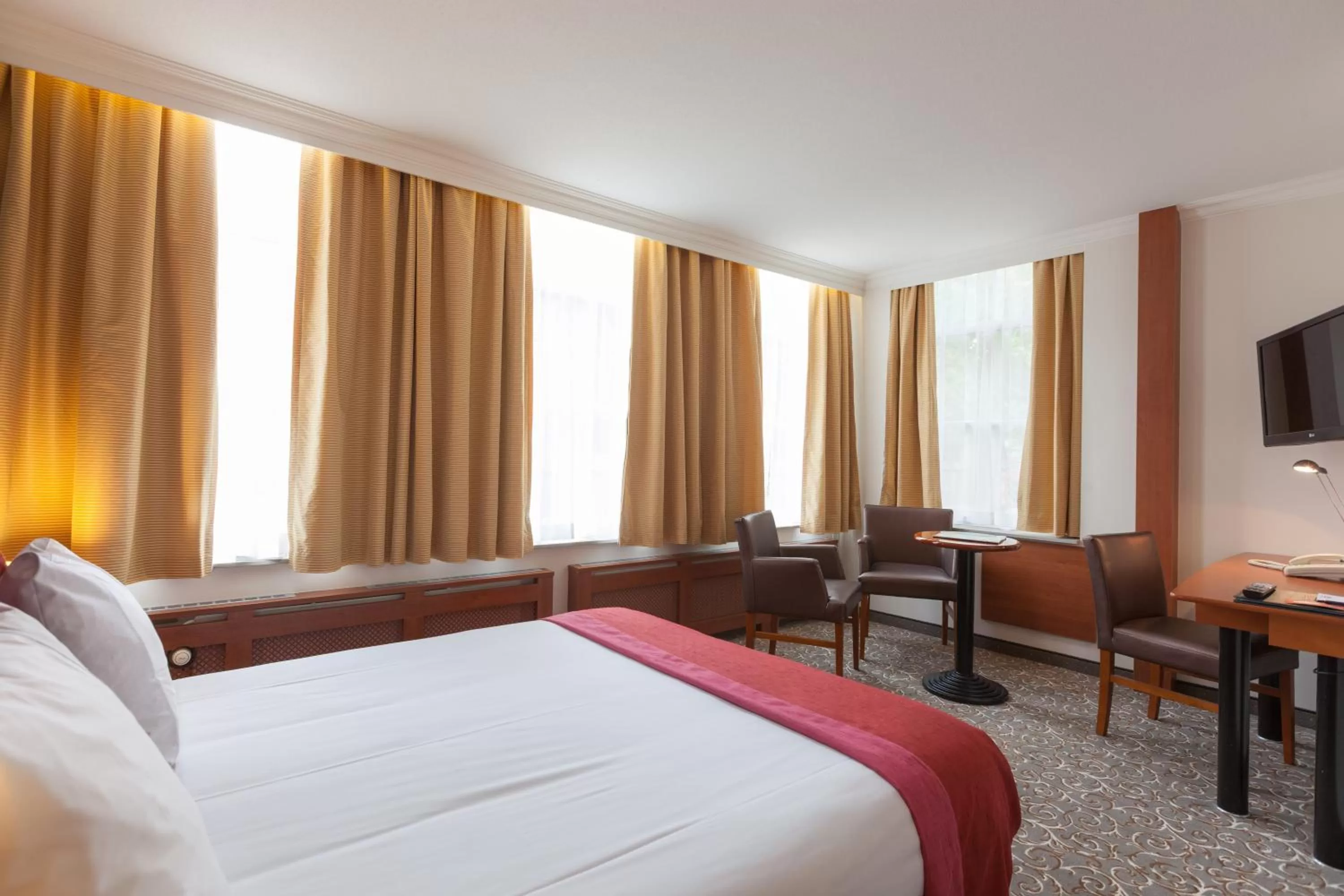 Bedroom, Bed in Grand Museum Hotel, BW Signature Collection