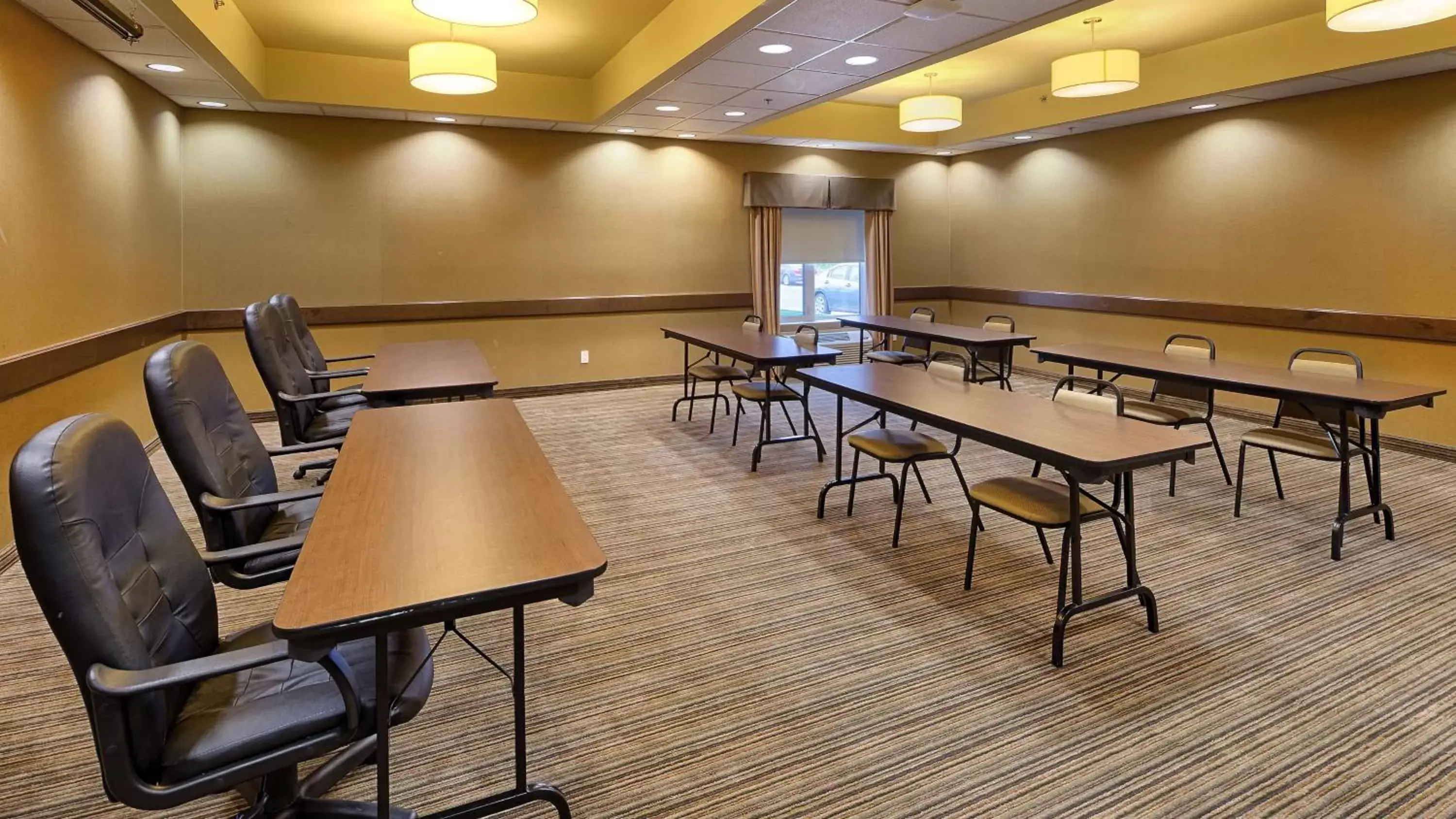 On site, Business Area/Conference Room in Best Western Plus Winnipeg West