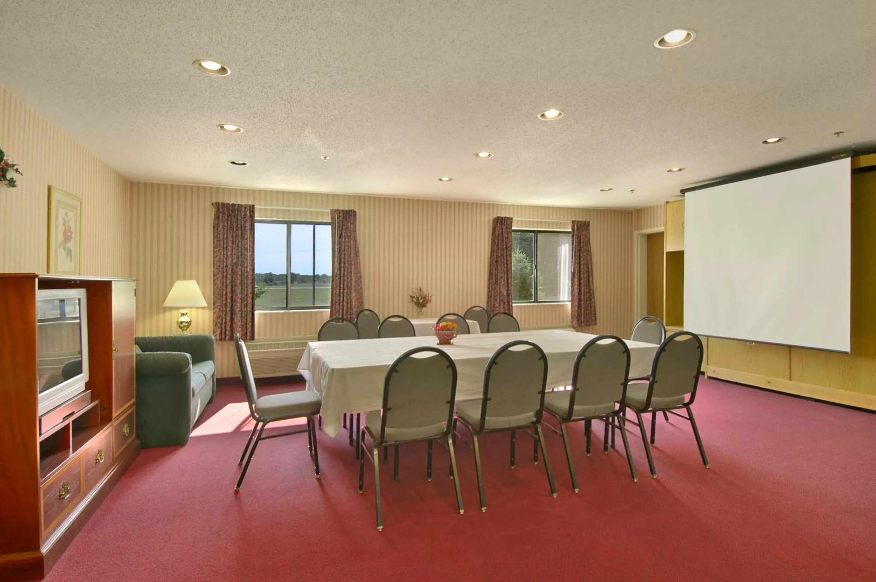 Meeting/conference room in Baymont by Wyndham Muskegon