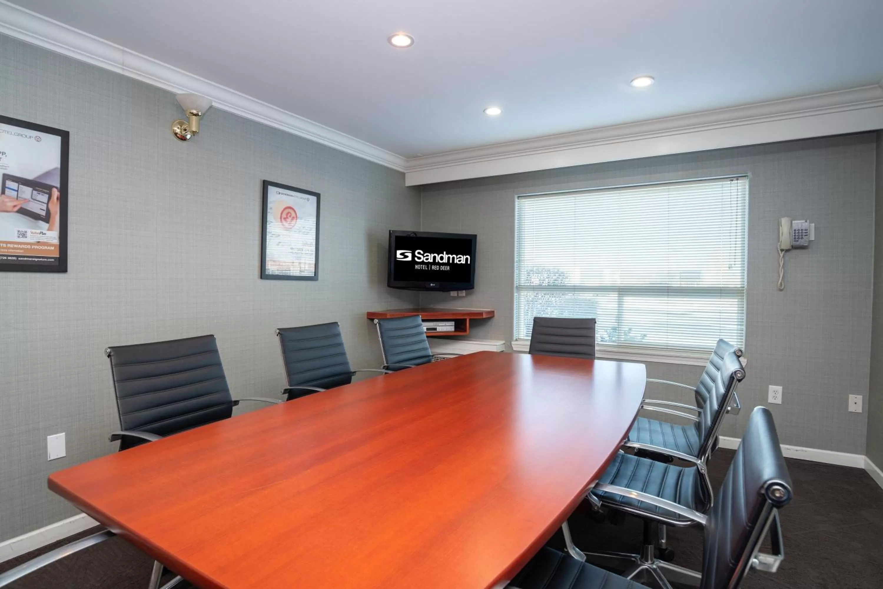 Meeting/conference room in Sandman Hotel Red Deer