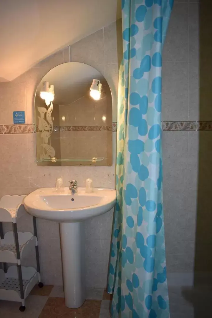 Bathroom in Hotel El Ancla