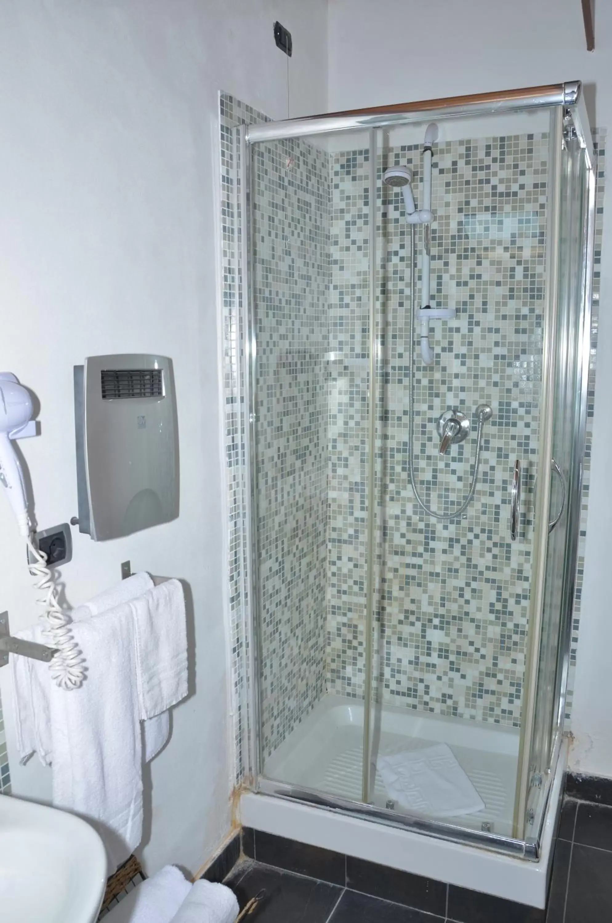 Shower, Bathroom in Locanda Dal Moccia