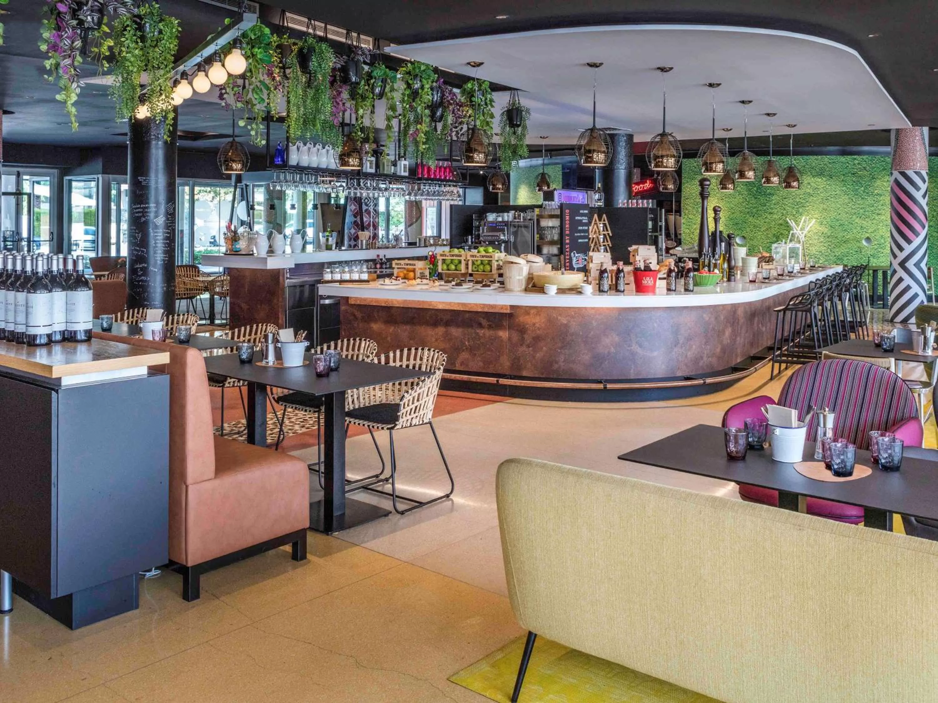 Restaurant/places to eat in Novotel Barcelona Cornellà