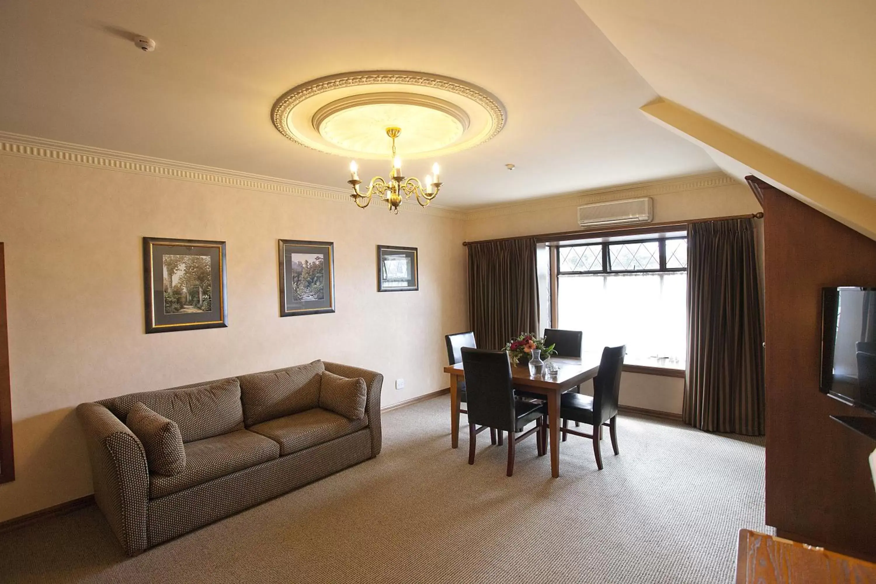 Dining area, Seating Area in Distinction Coachman Hotel, Palmerston North