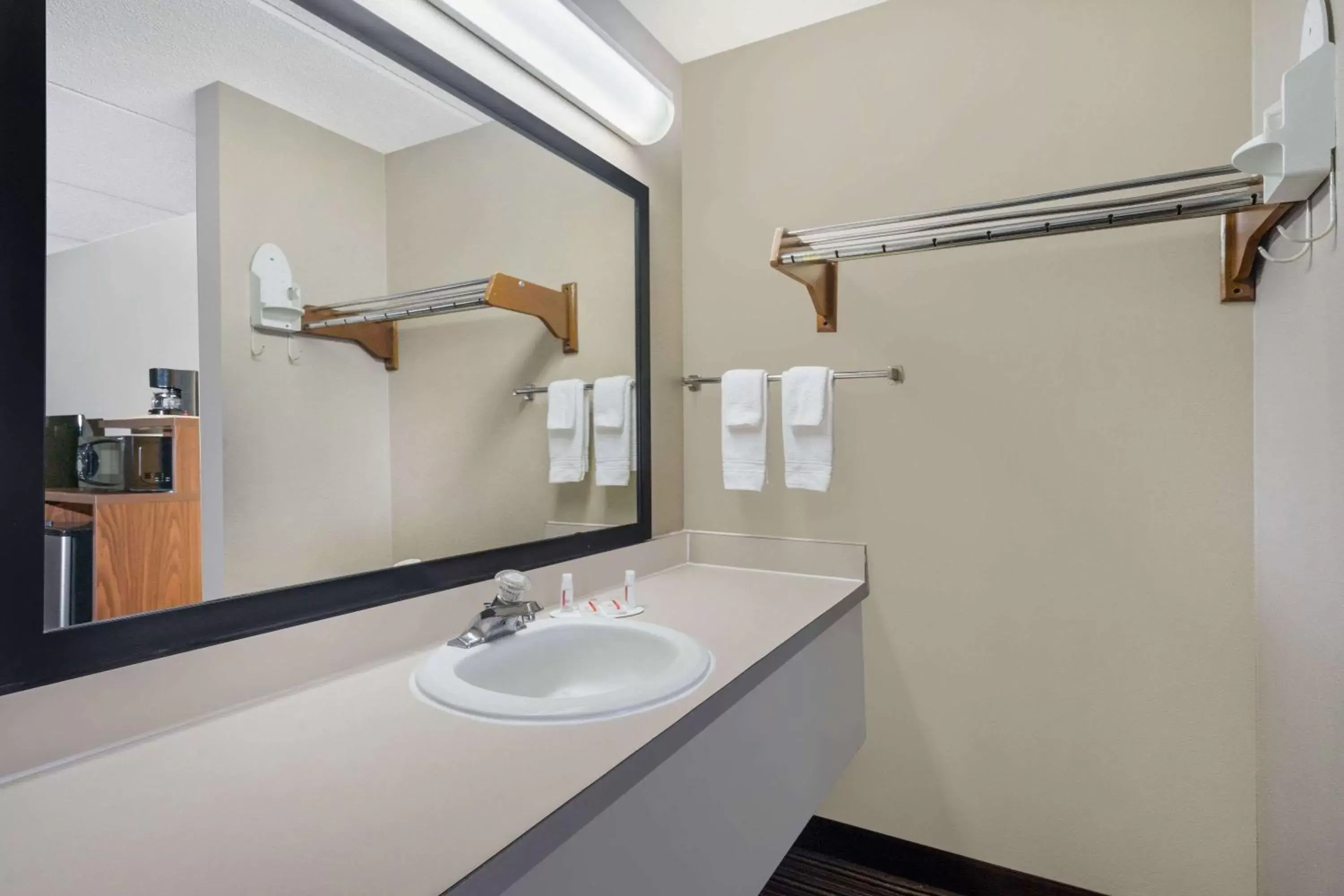 Bathroom in Super 8 by Wyndham Knoxville North/Powell