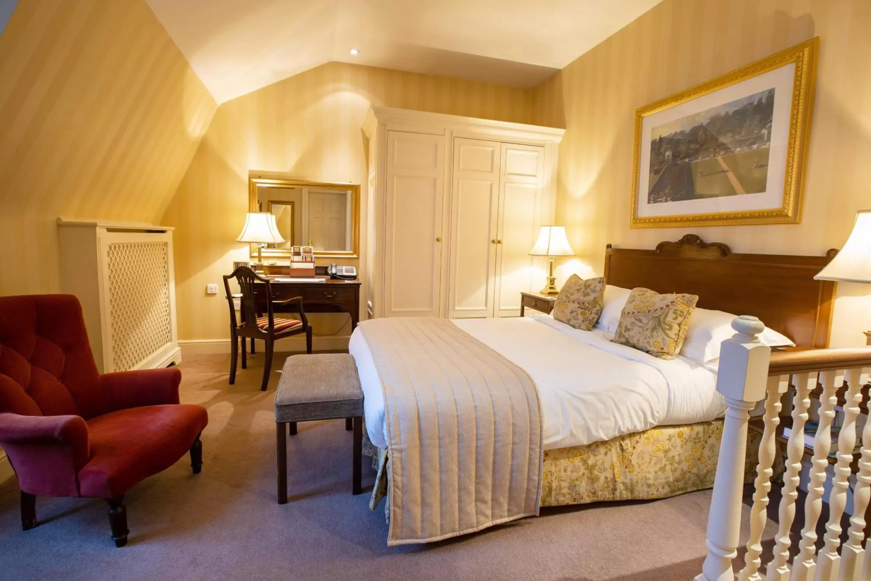 Bed in Luton Hoo Hotel, Golf and Spa