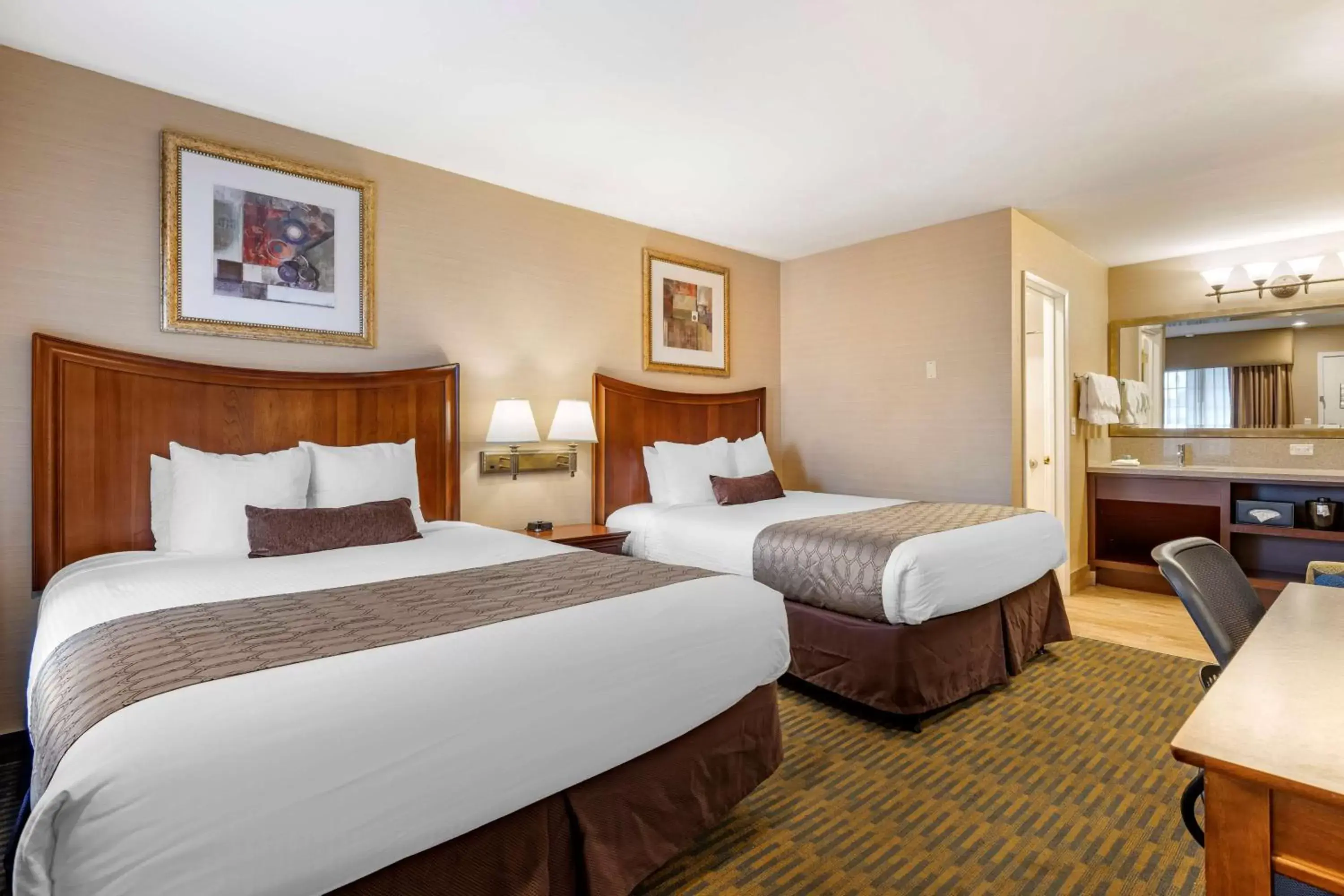 Photo of the whole room, Bed in Best Western Inn Santa Clara