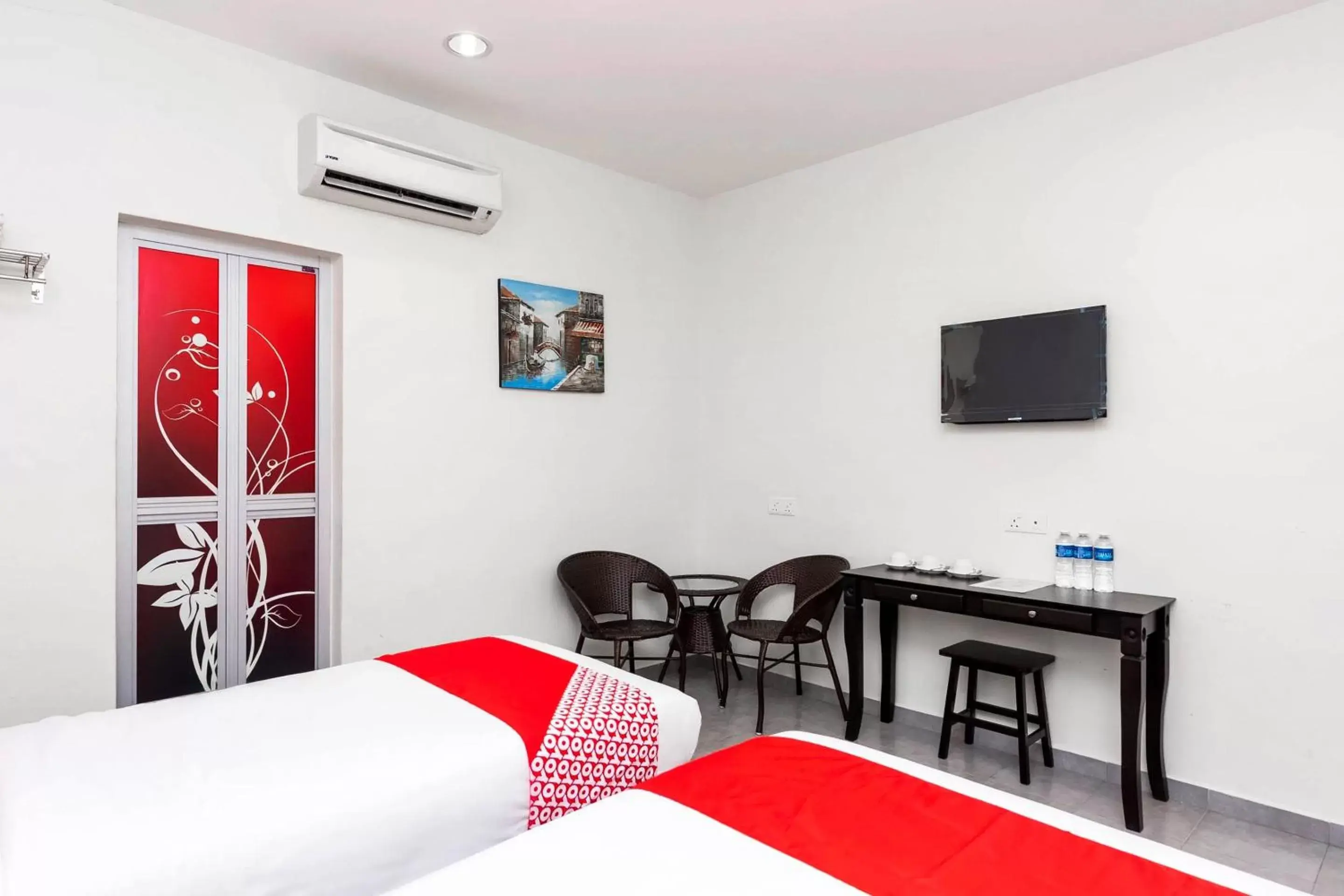 Bedroom, Bed in OYO 756 Muar City Hotel