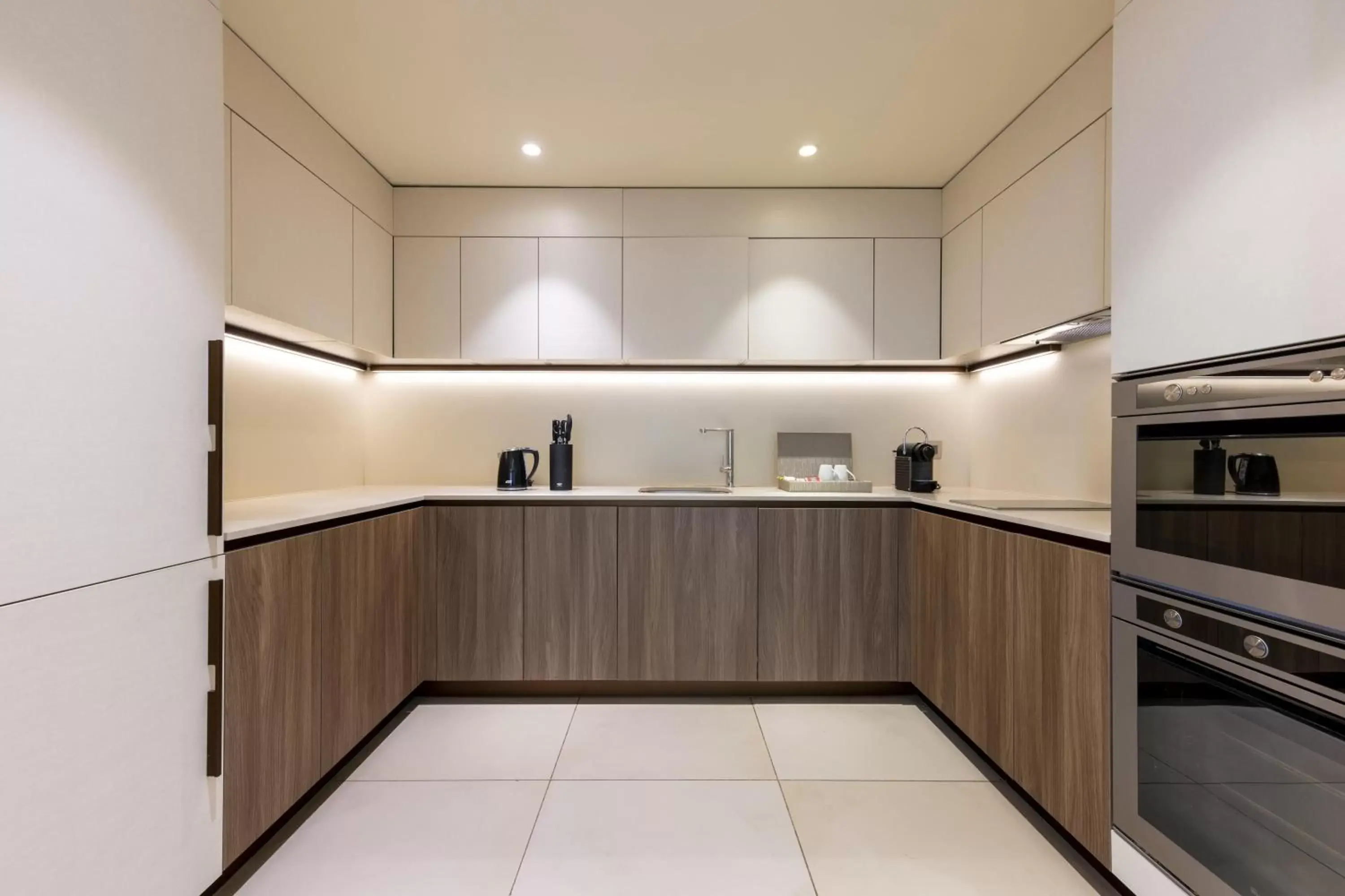 Kitchen or kitchenette, Kitchen/Kitchenette in voco Doha West Bay Suites, an IHG Hotel