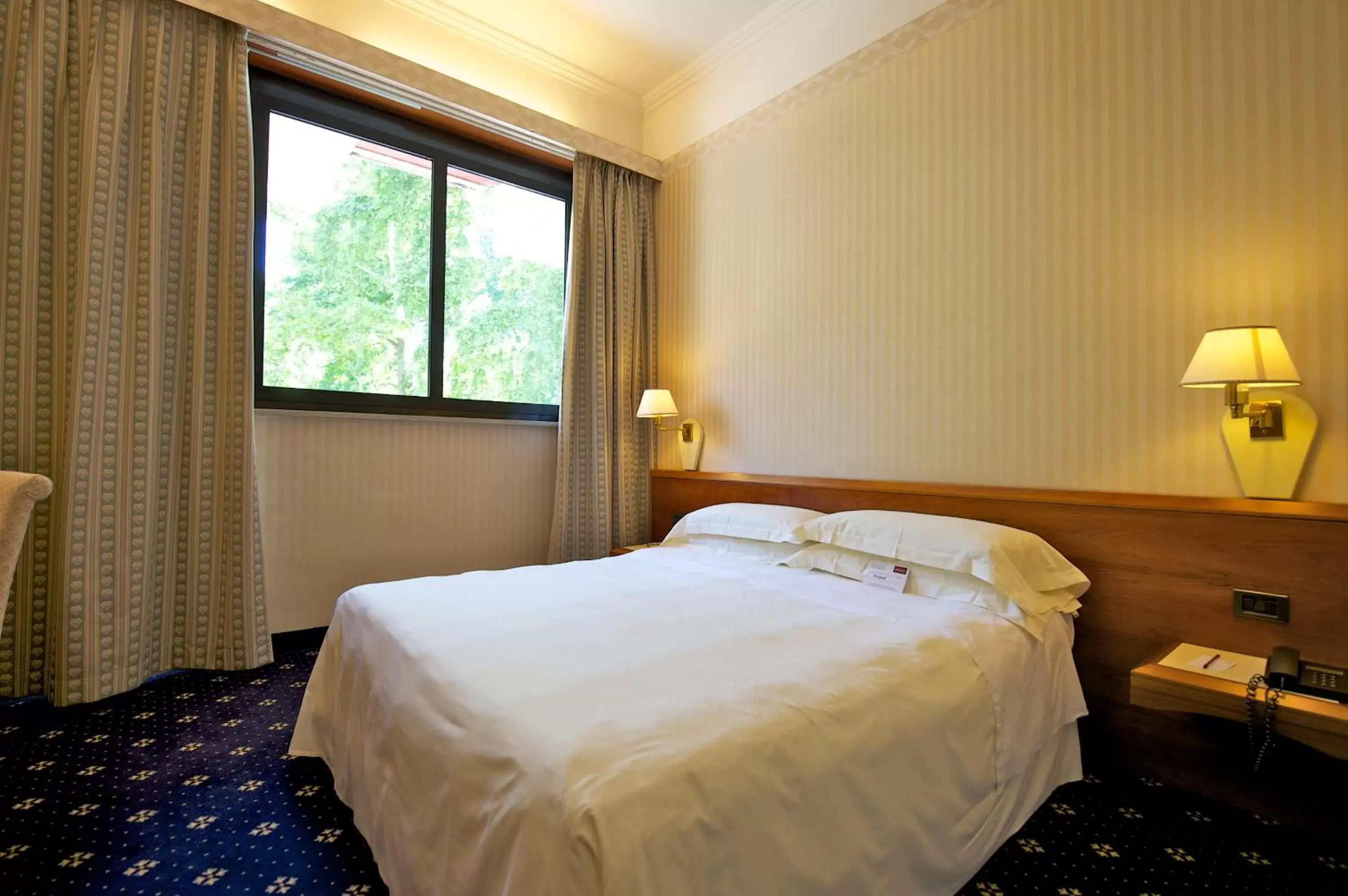 Photo of the whole room, Bed in Mercure Reggio Emilia Centro Astoria