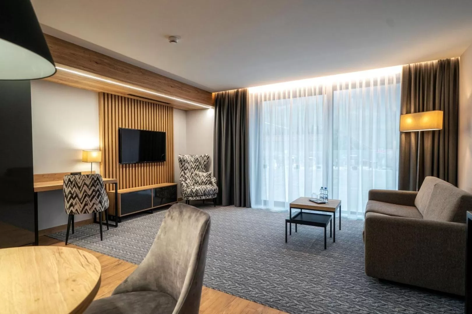 Communal lounge/ TV room in Hotel META Resort & Vine SPA