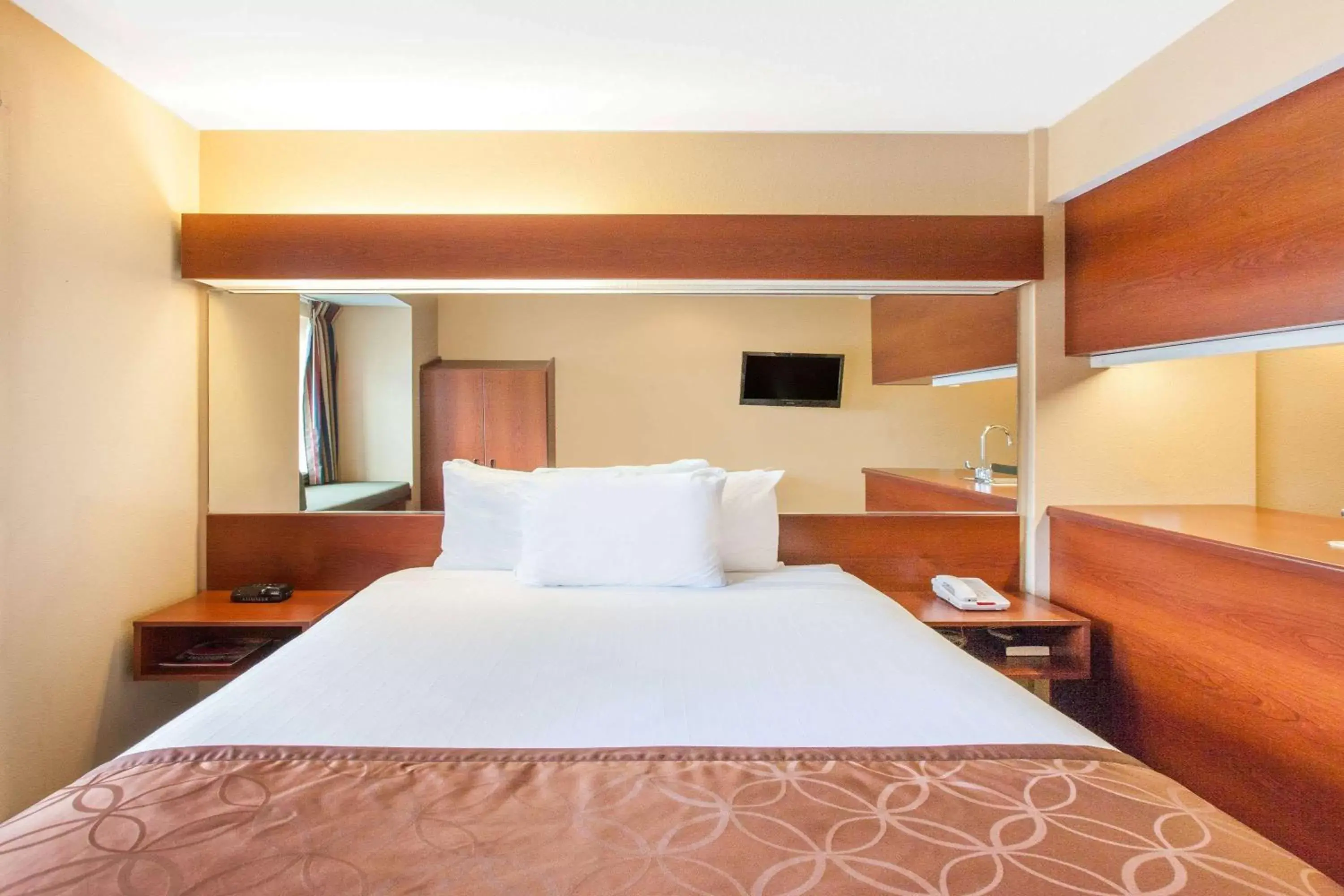 Photo of the whole room, Bed in Microtel Inn by Wyndham Rogers Photo of the whole room, Bed in Microtel Inn by Wyndham Rogers