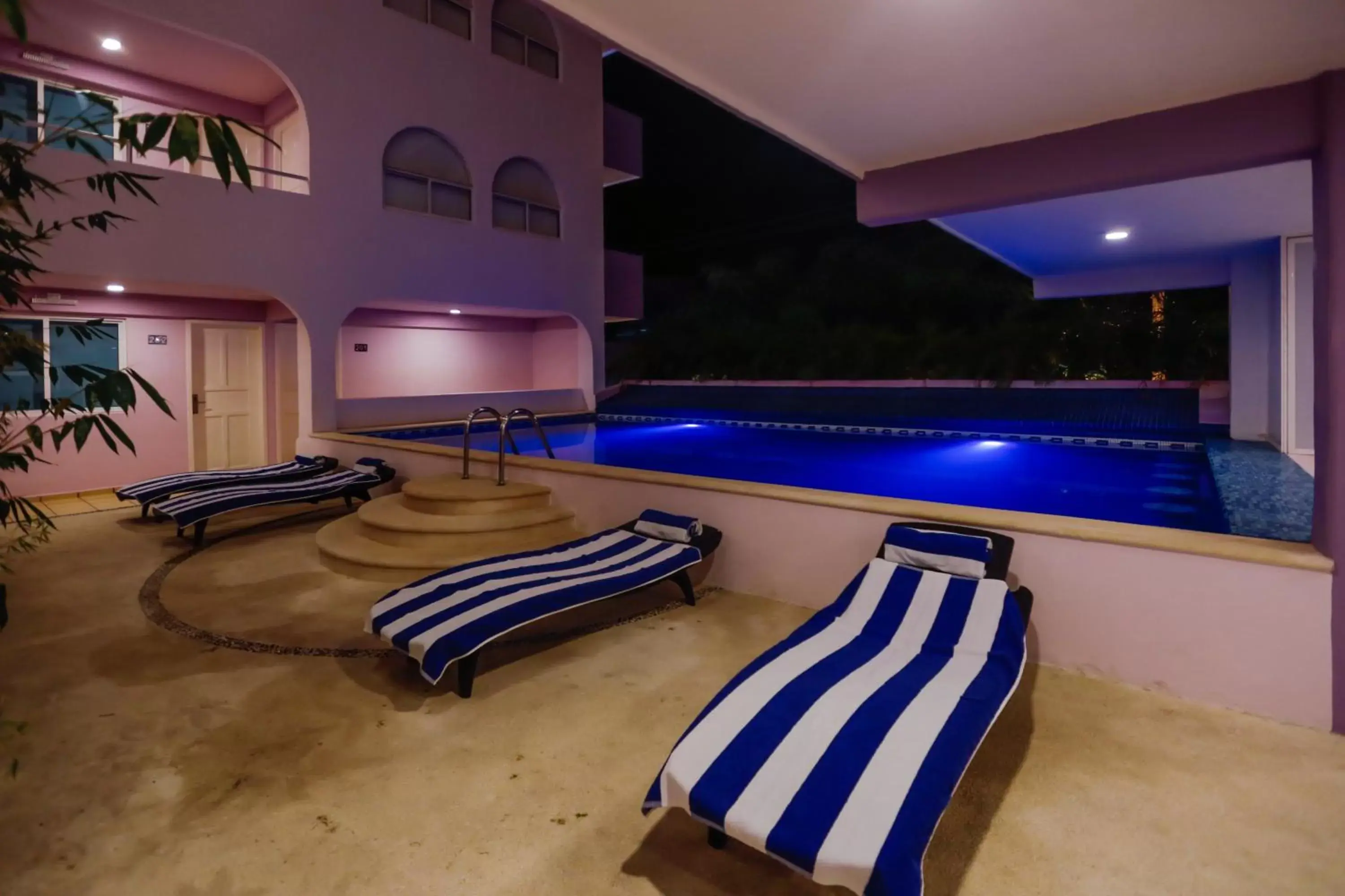 Swimming Pool in Hotel Kavia