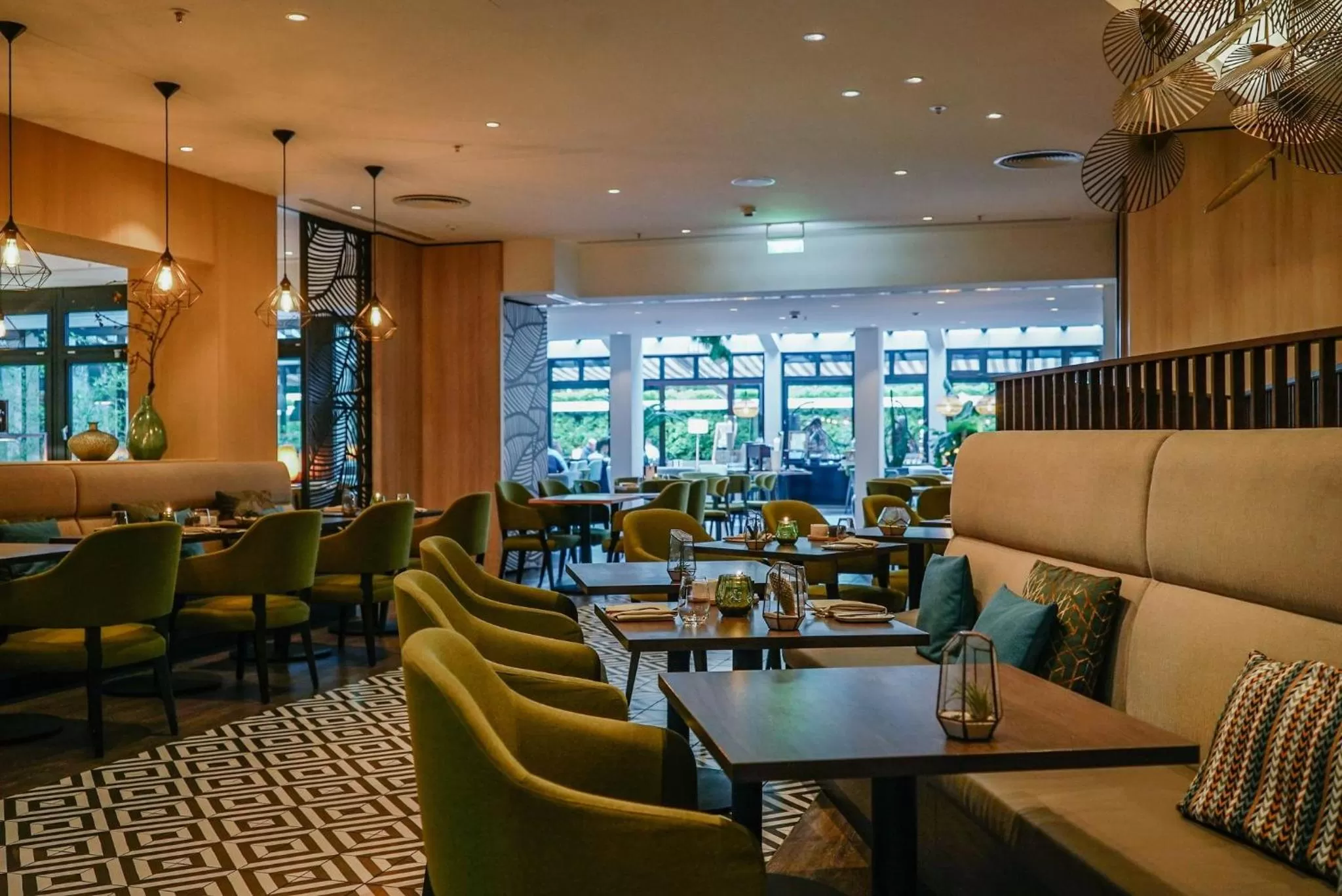 Restaurant/places to eat in Crowne Plaza Berlin City Centre Ku'damm by IHG