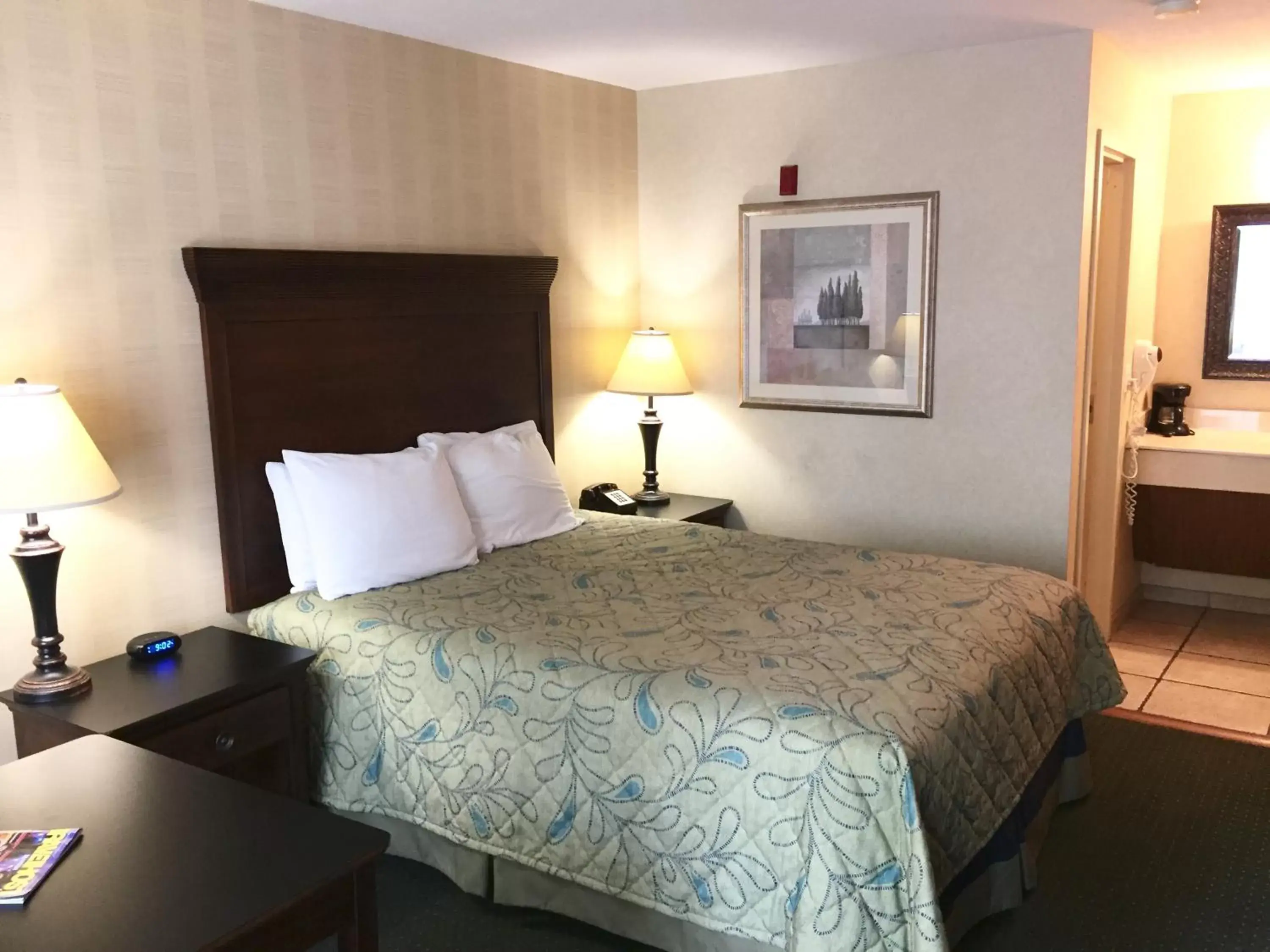 Bed in The Boardwalk Inn