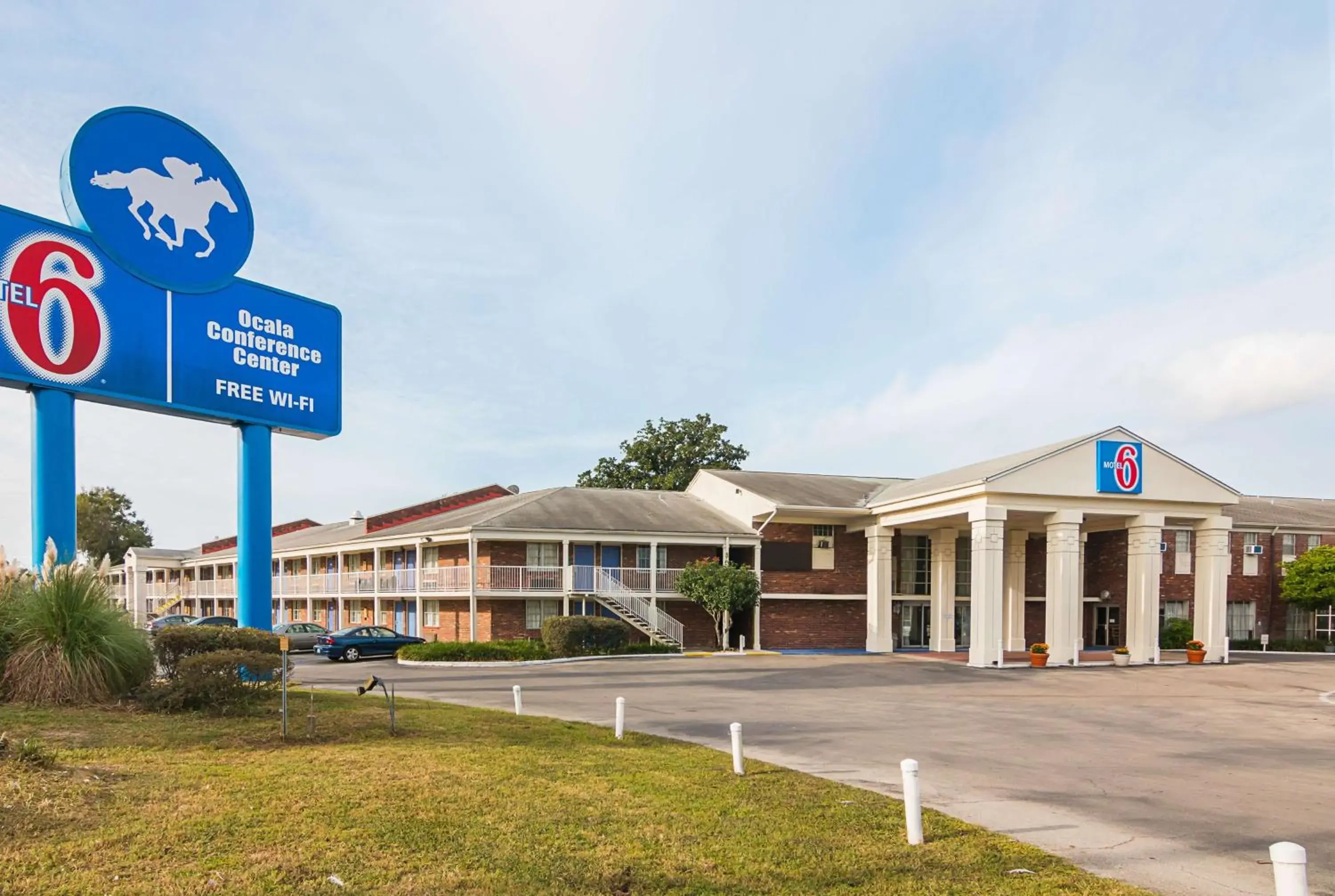 Property building in Motel 6-Ocala, FL - Conference Center