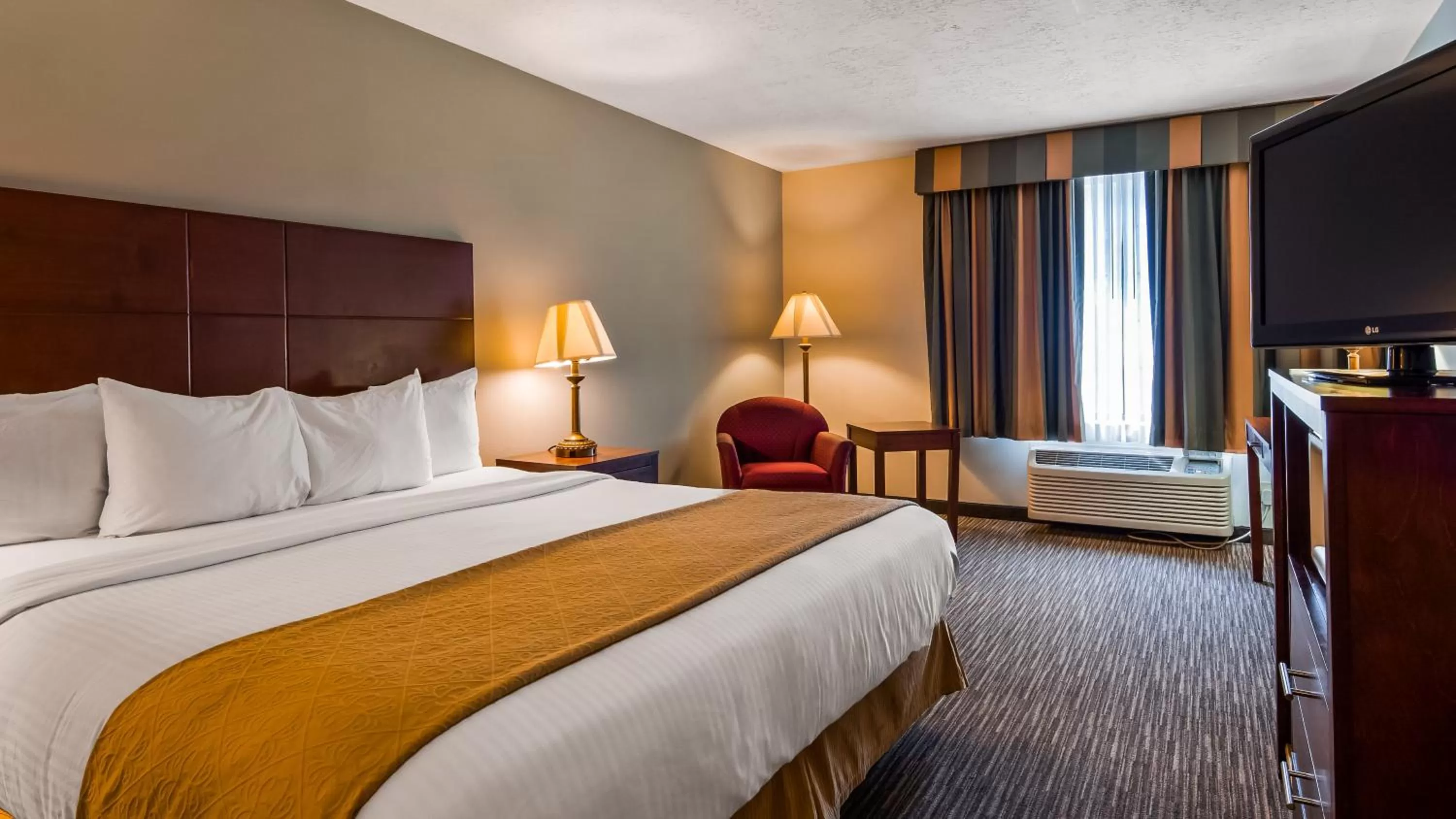 Bed in Best Western Green Valley Inn