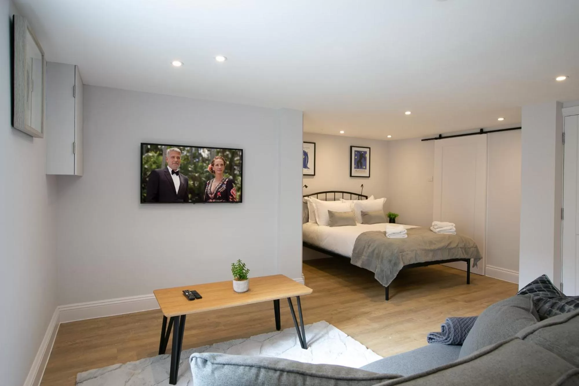 Apartment with Terrace in One Warwick Park Hotel