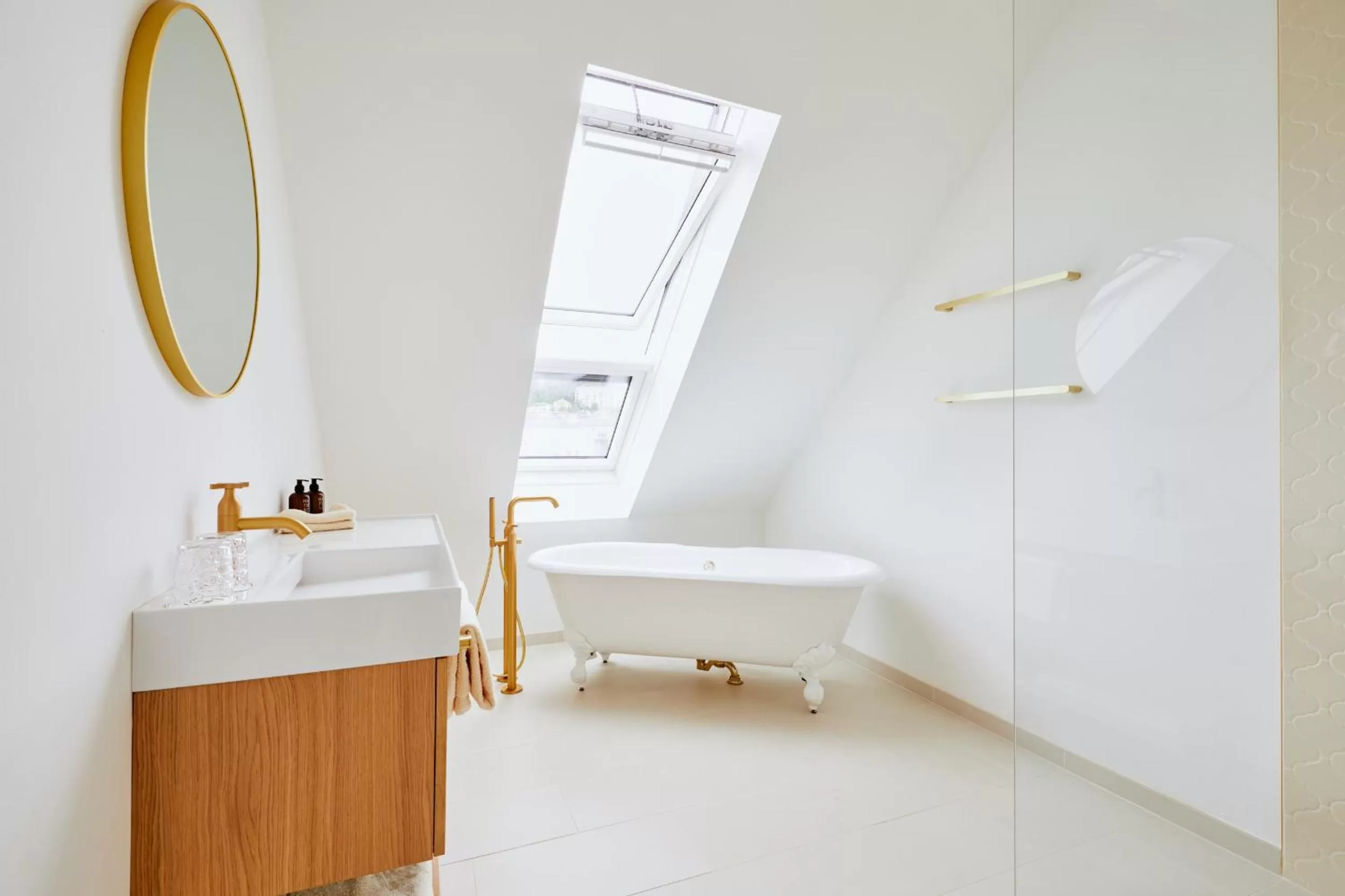 Bath, Bed in Boutiquehotel Zum Goldenen Hirschen