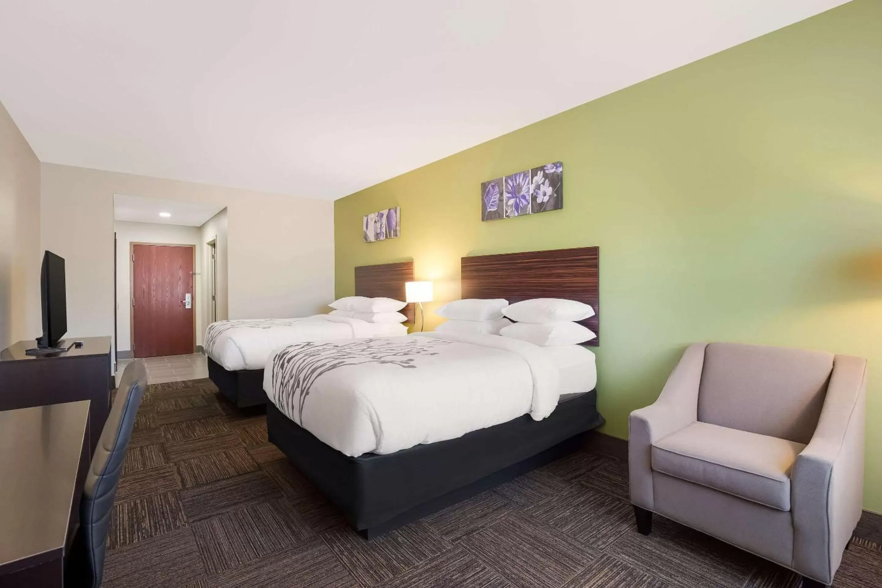 Bedroom, Bed in Sleep Inn & Suites