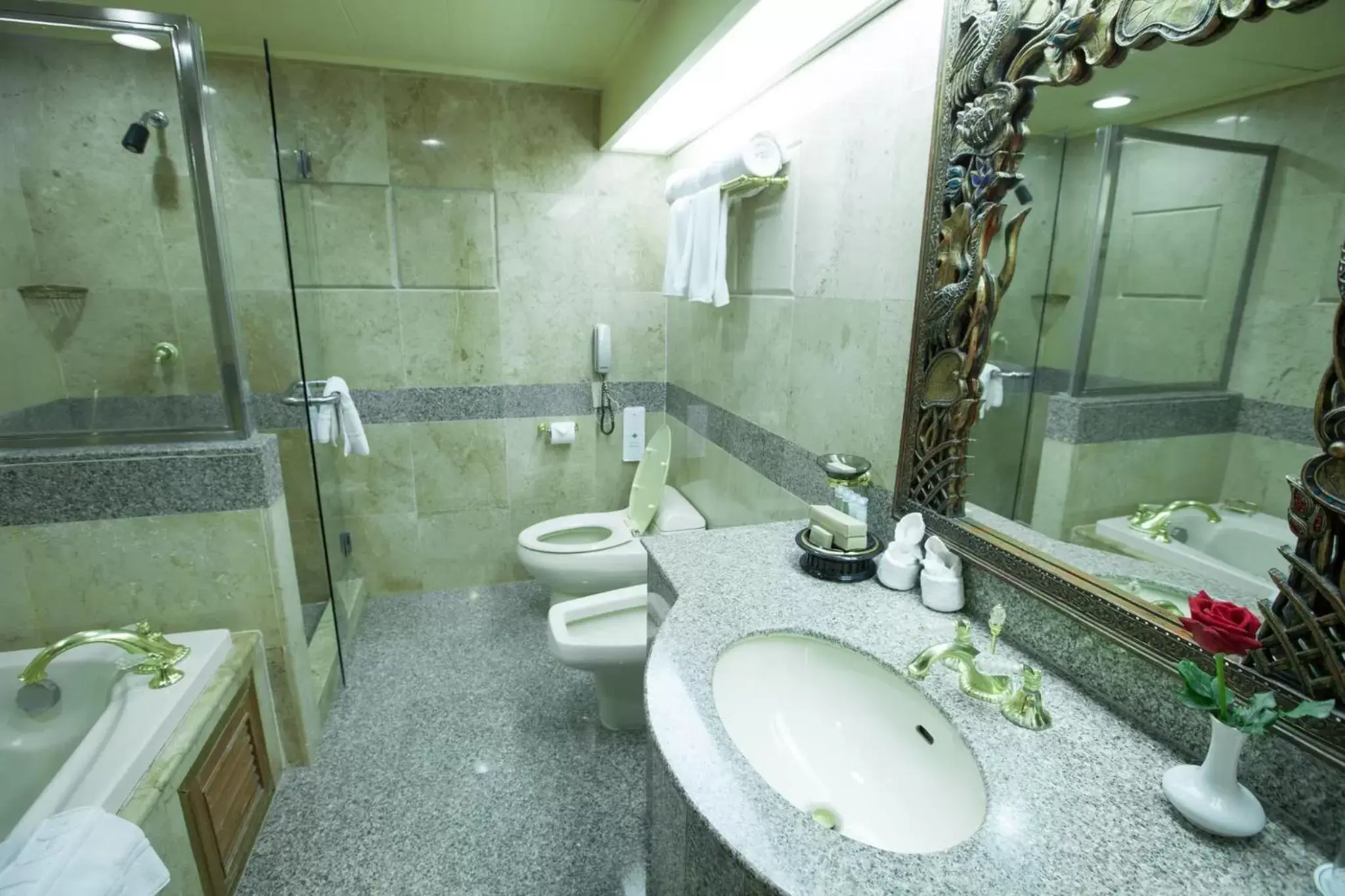 Bathroom in Chiangmai Grandview Hotel & Convention Center - SHA Extra Plus