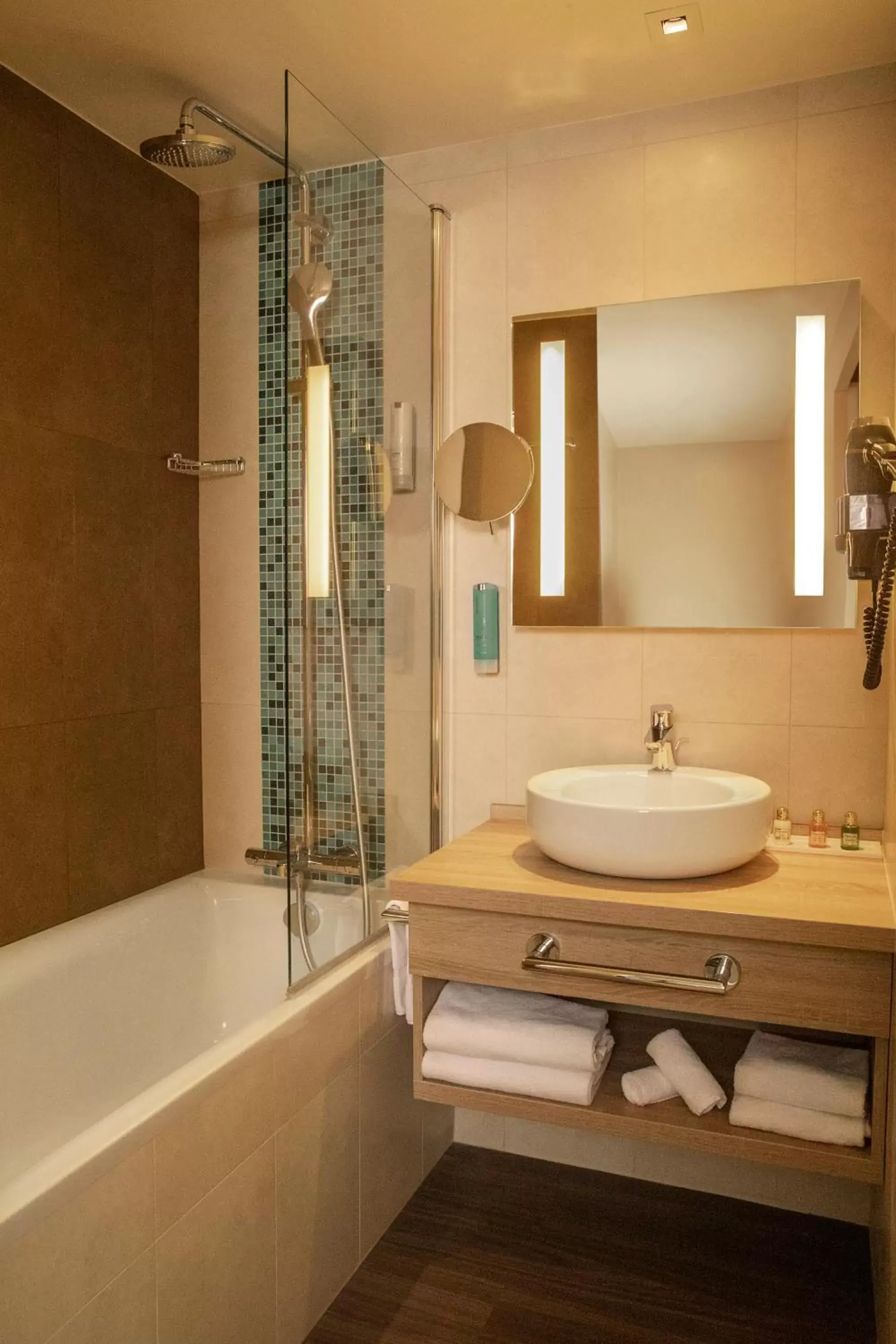 Bathroom in Hôtel Le B d'Arcachon by Inwood Hotels