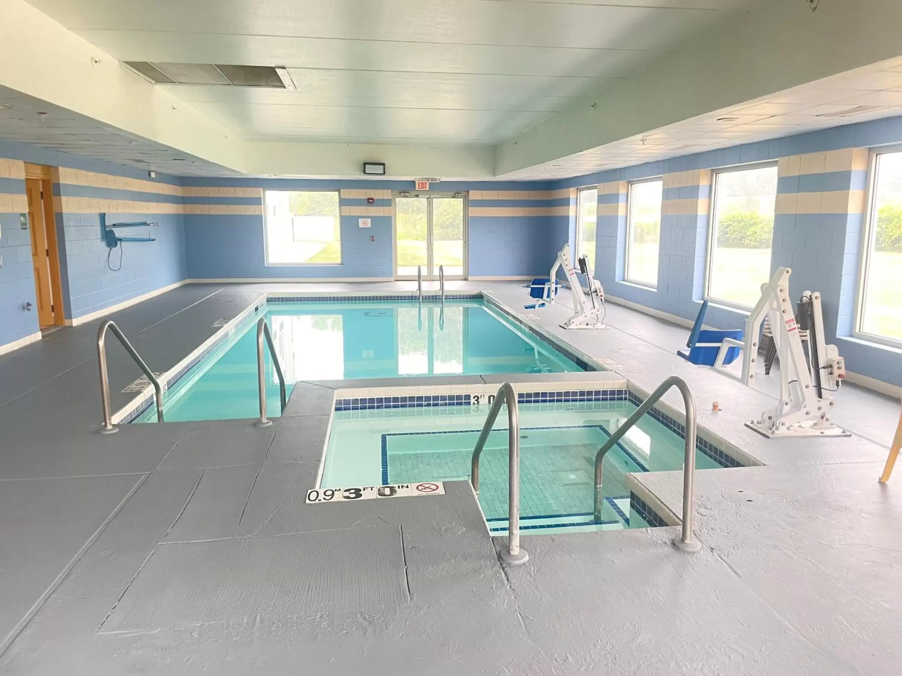 Hot Tub, Swimming Pool in Grand Hotel Madison