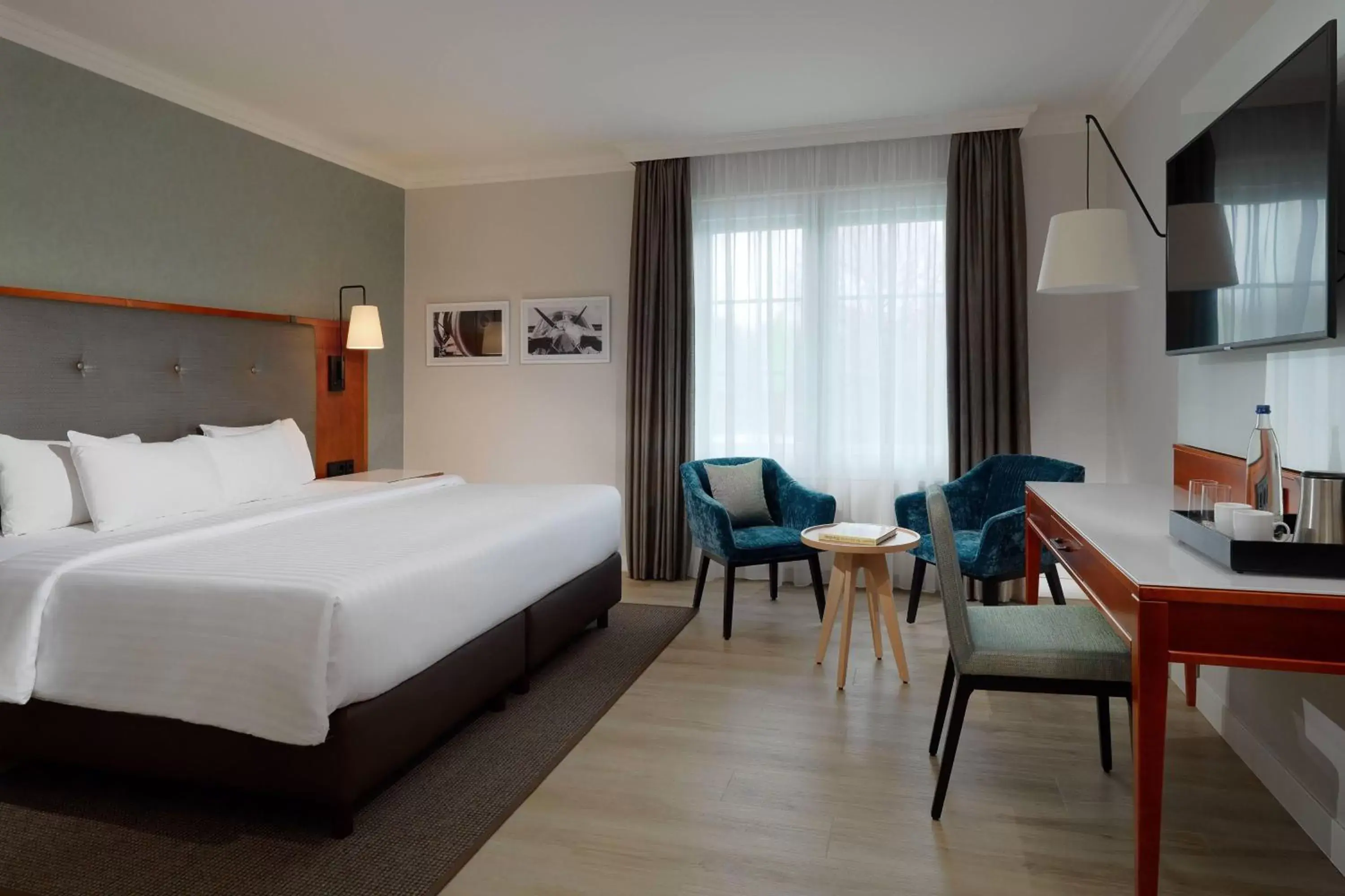 Photo of the whole room in Courtyard by Marriott Hamburg Airport