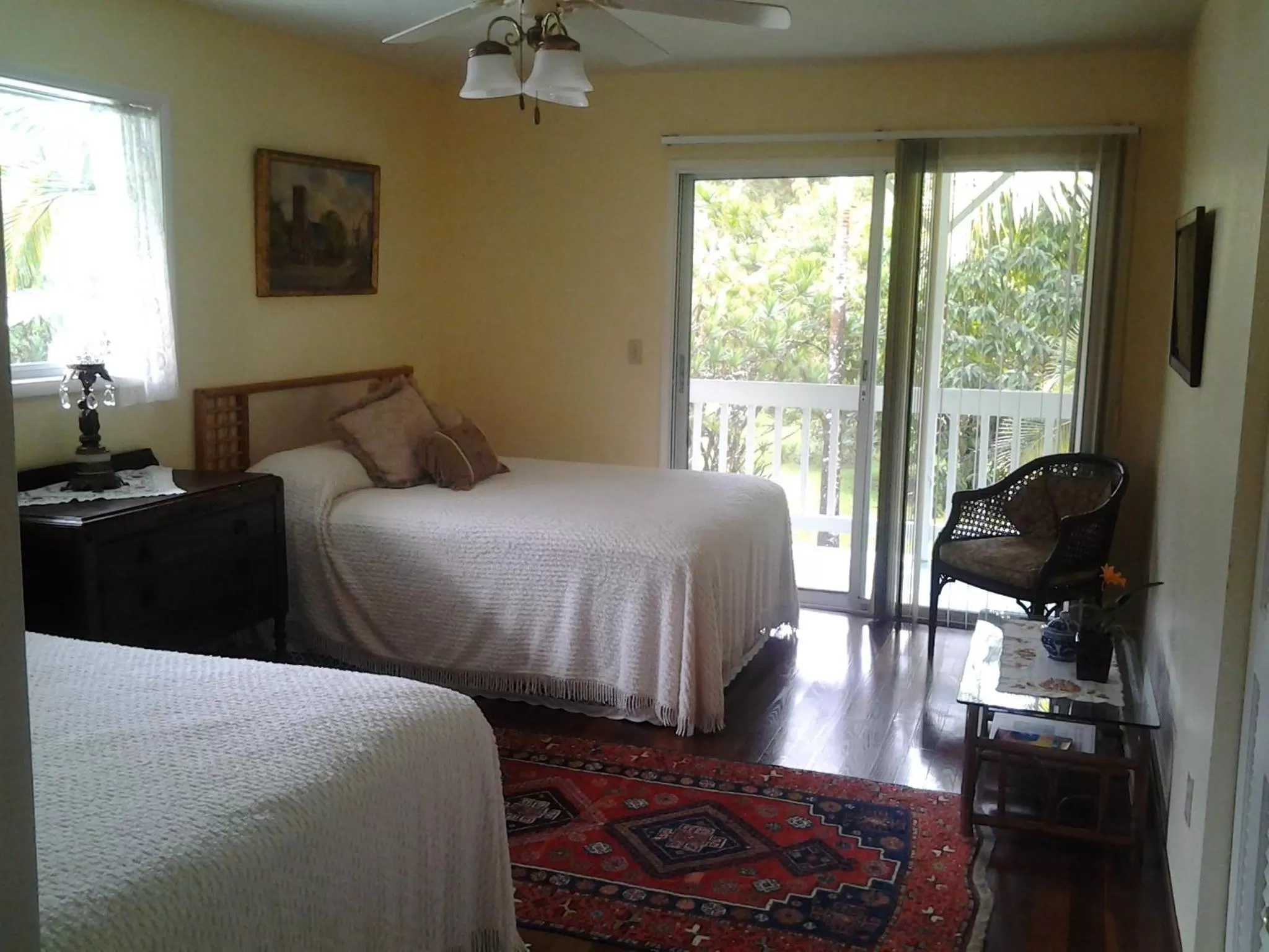 Photo of the whole room, Bed in Lava Tree Tropic Inn