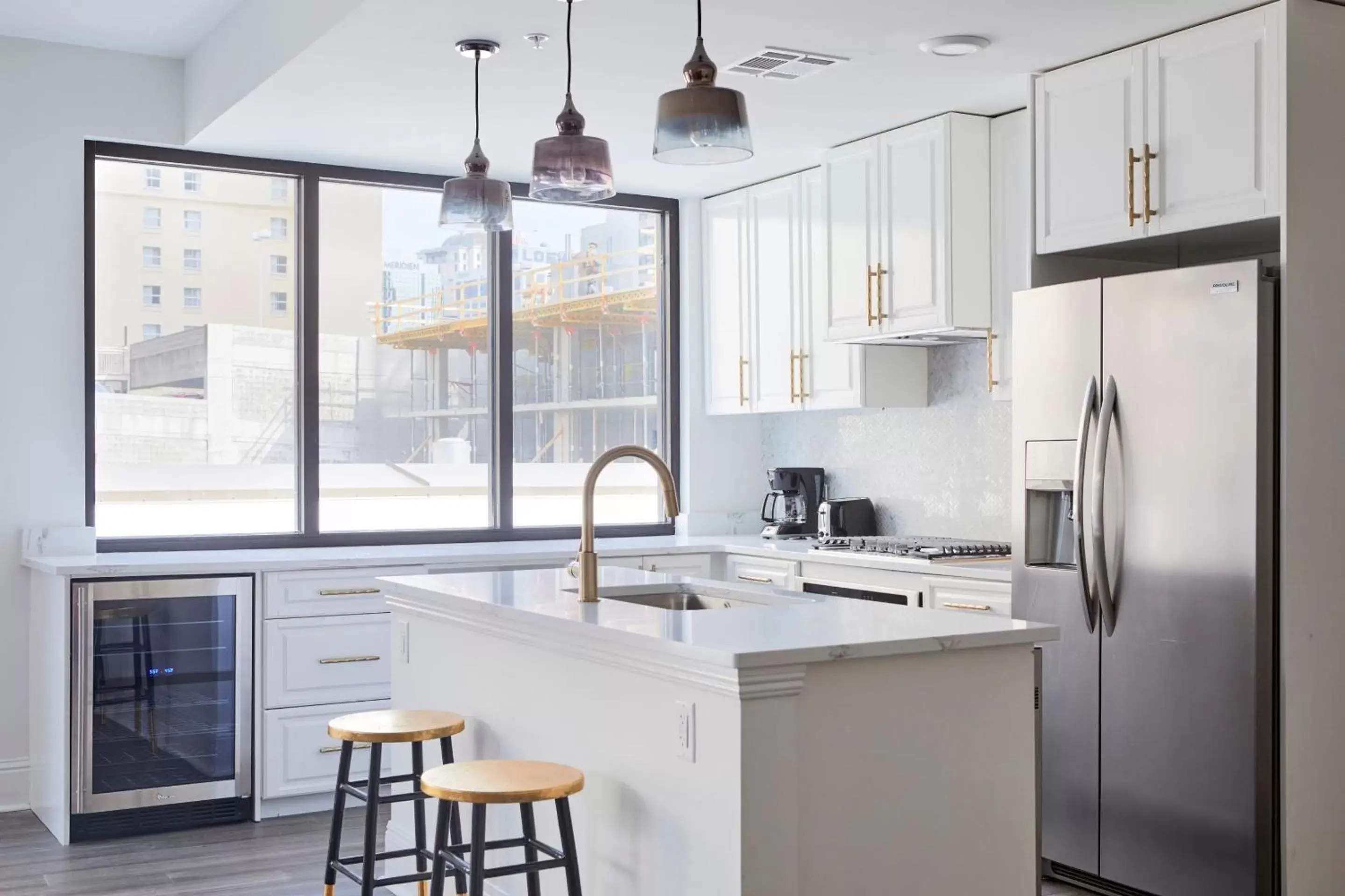 Living room, Kitchen/Kitchenette in Sonder Lafayette Square