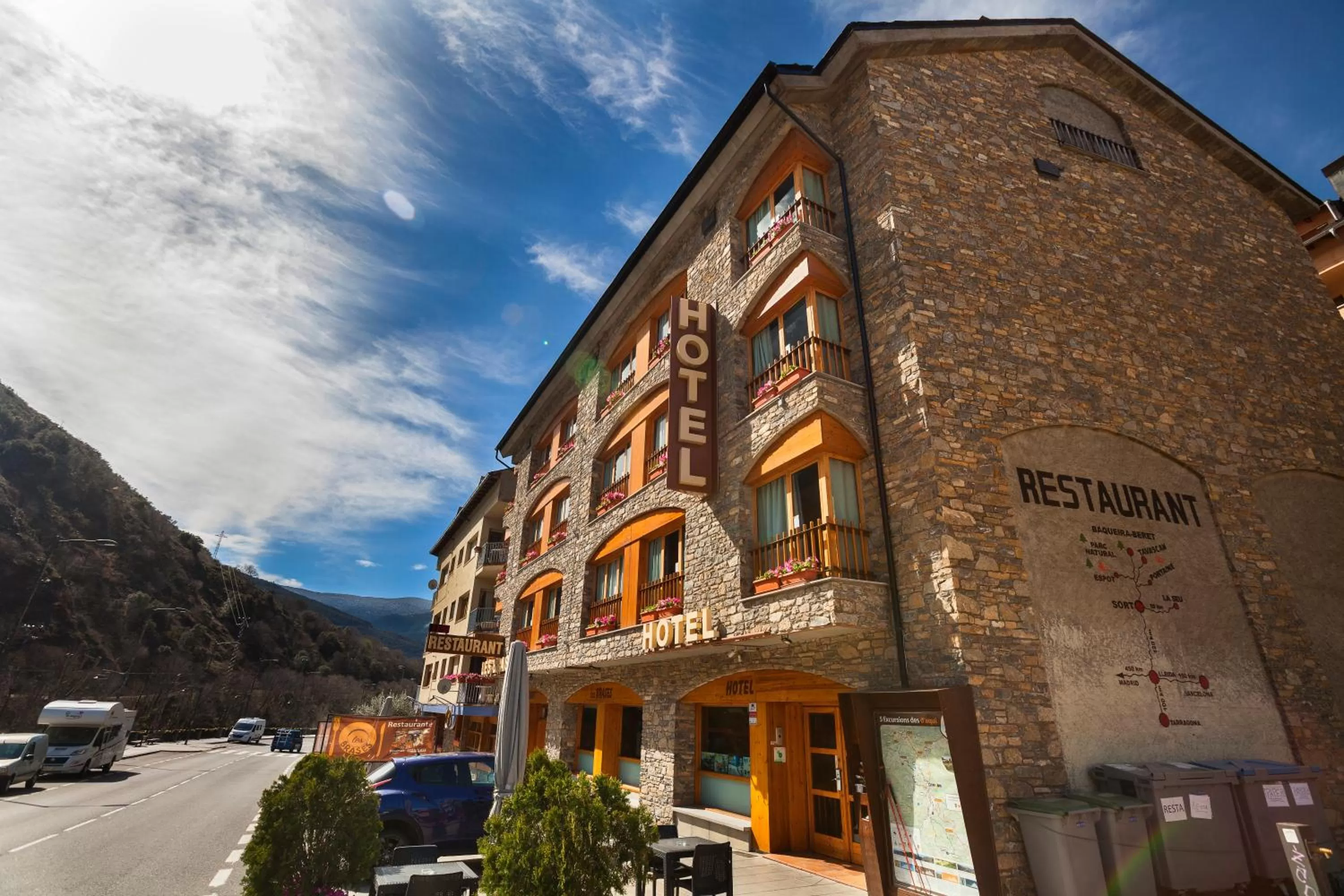Facade/entrance in Hotel Restaurant Les Brases