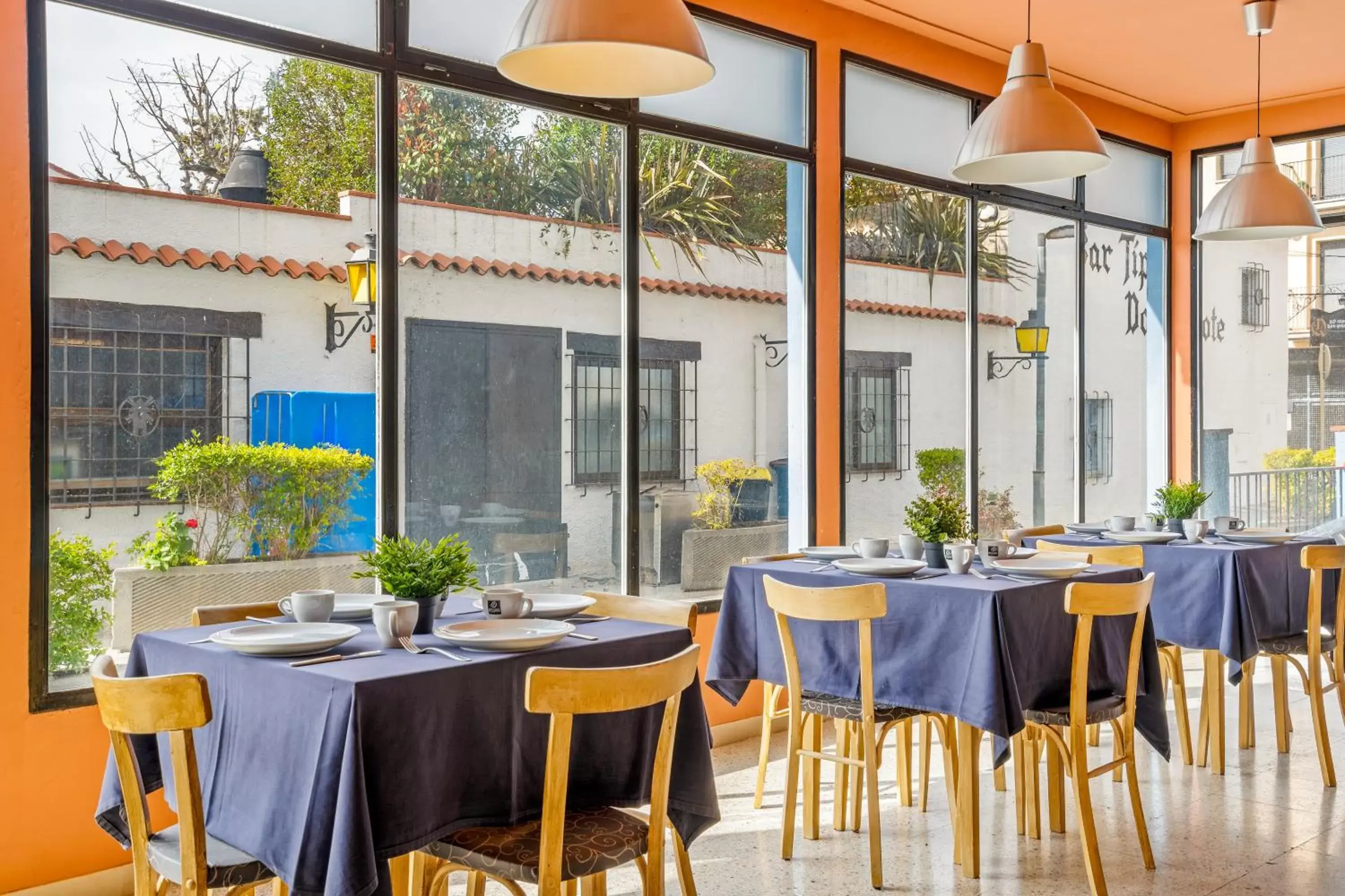 Restaurant/Places to Eat in Hostal La Marina