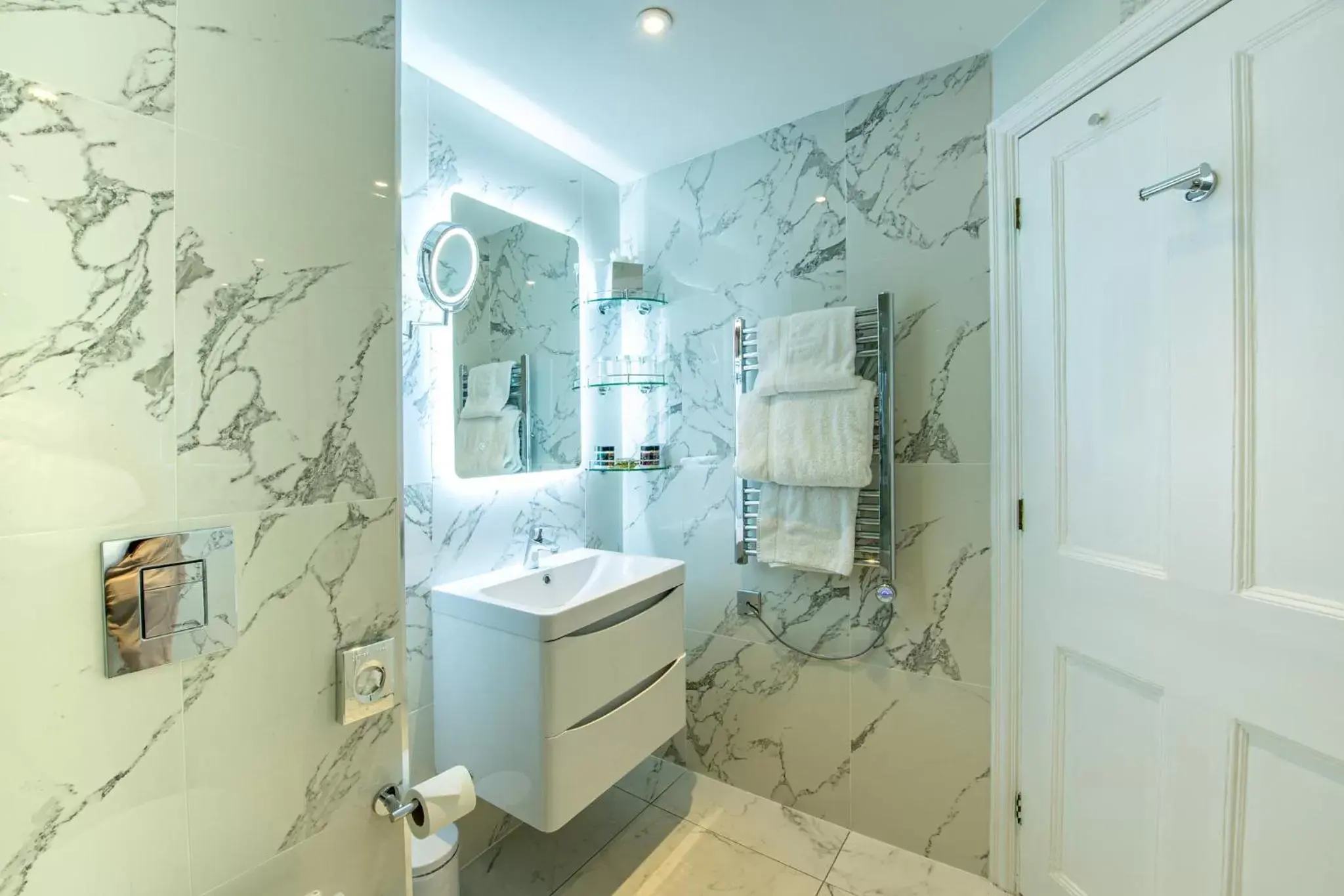 Bathroom in Best Western Premier Dover Marina Hotel & Spa