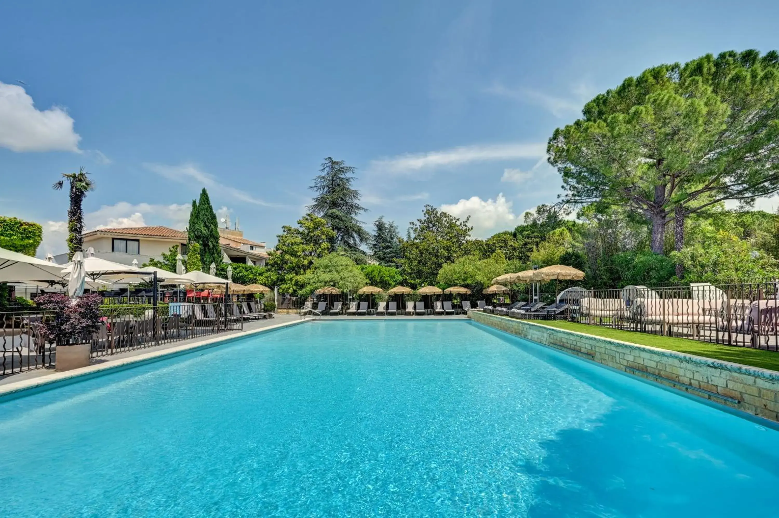 Spring, Swimming Pool in Best Western Sevan Parc Hotel