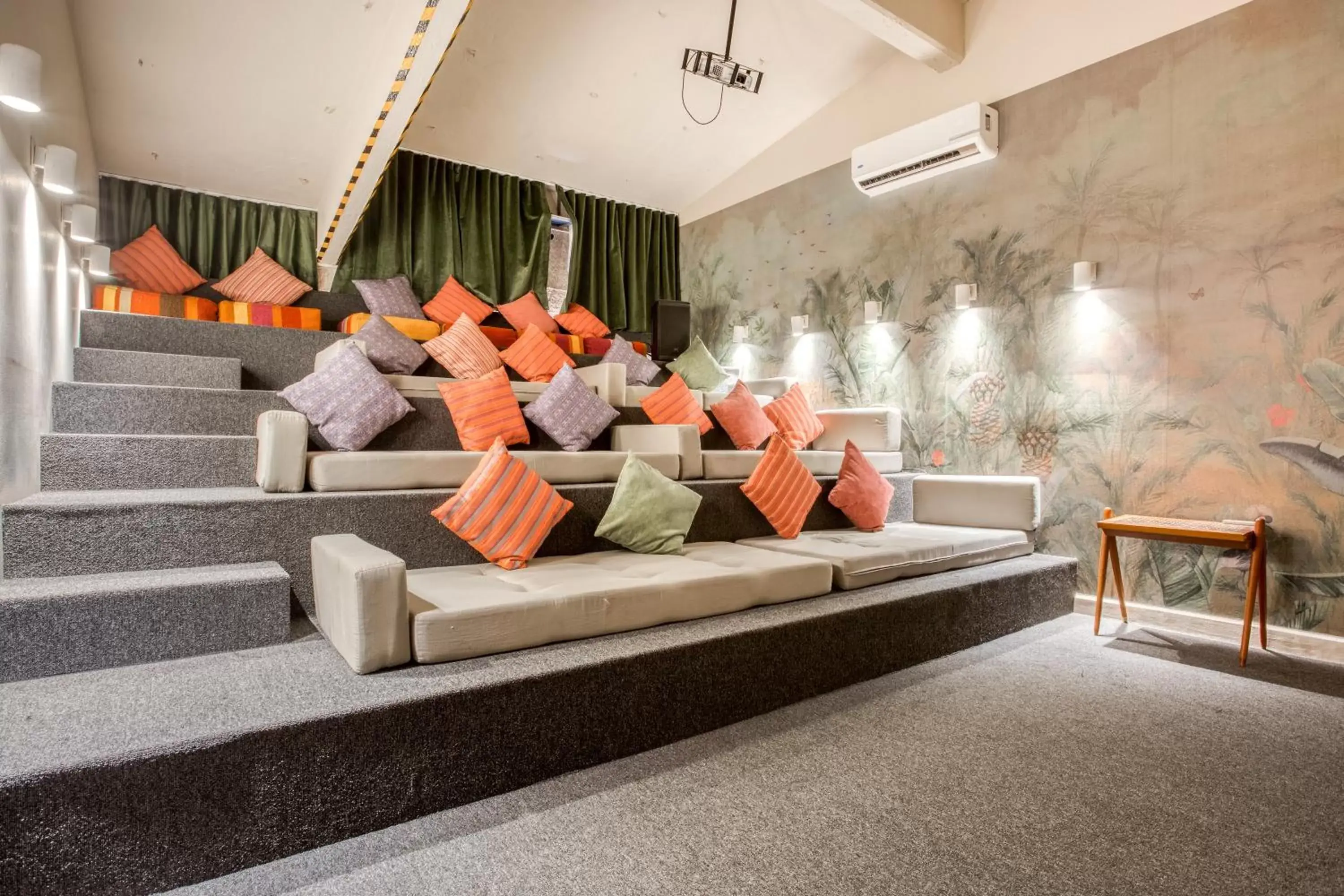 Communal lounge/ TV room in Selina Cancun Laguna Hotel Zone