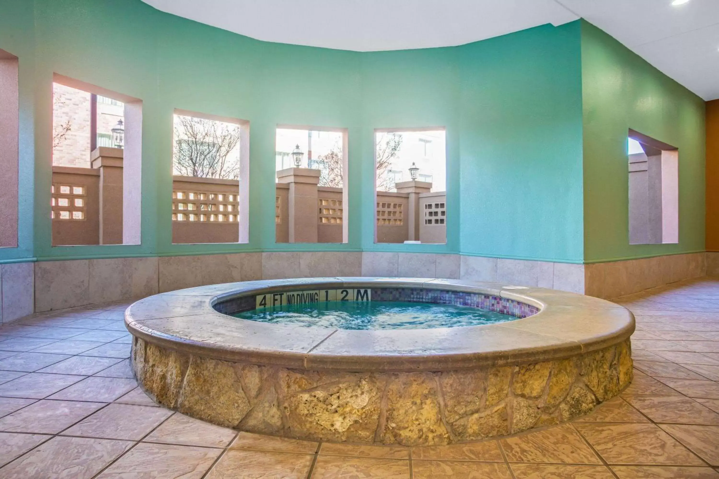 Hot Tub, Swimming Pool in La Quinta by Wyndham Belton - Temple South