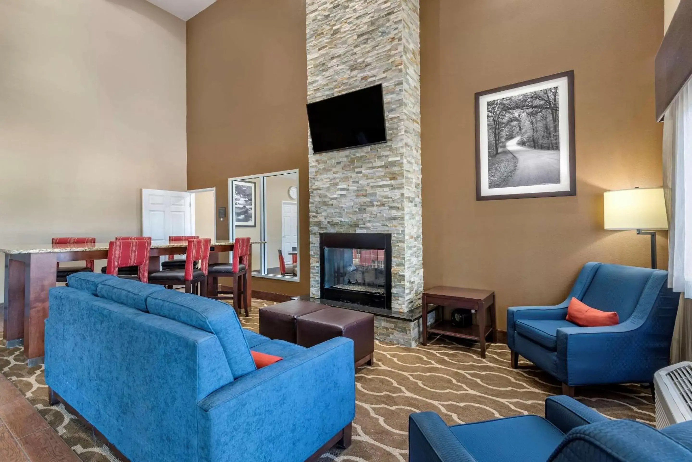 Lobby or reception, Seating Area in Comfort Suites Terre Haute University Area