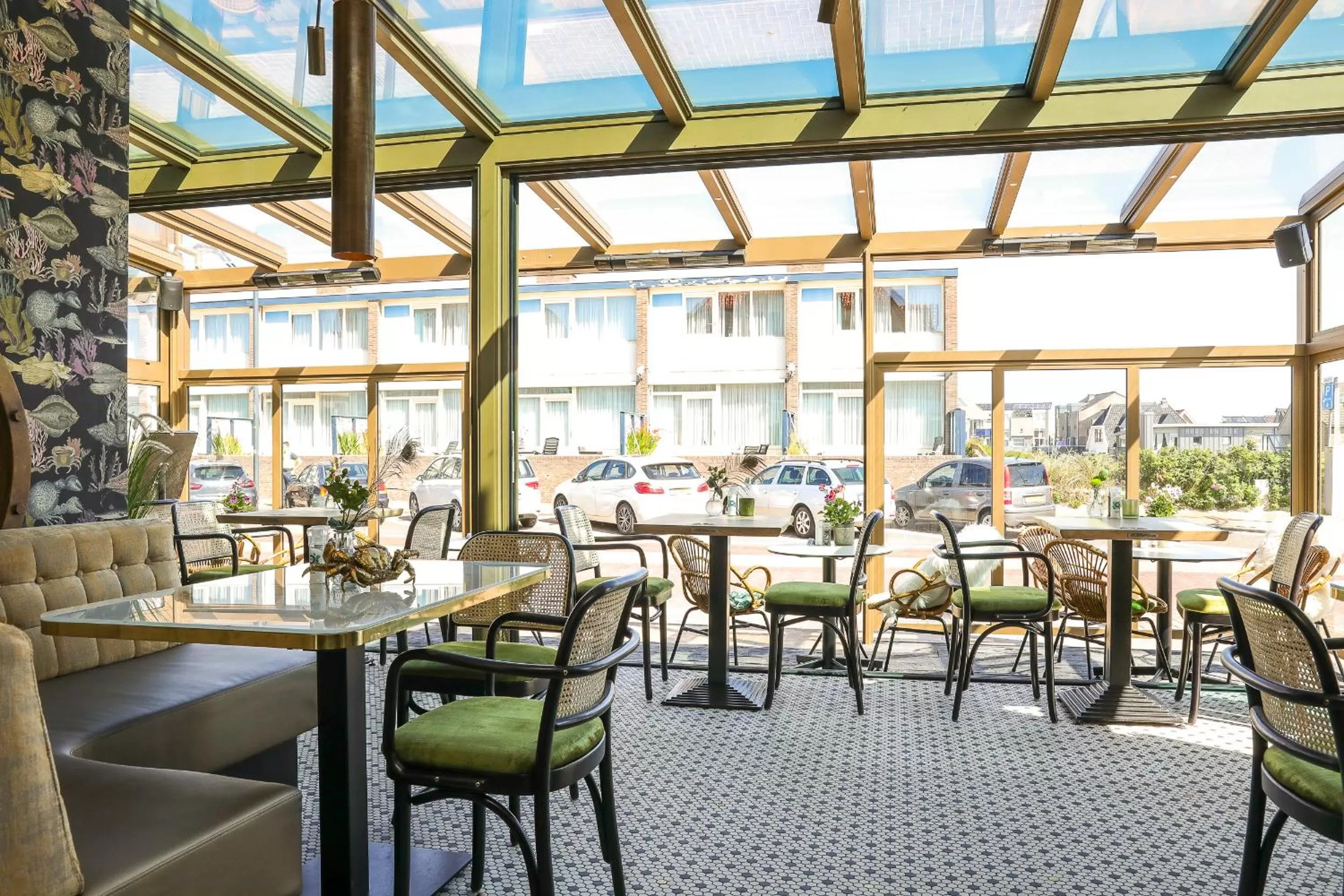 Restaurant/places to eat in Hotel Victoria