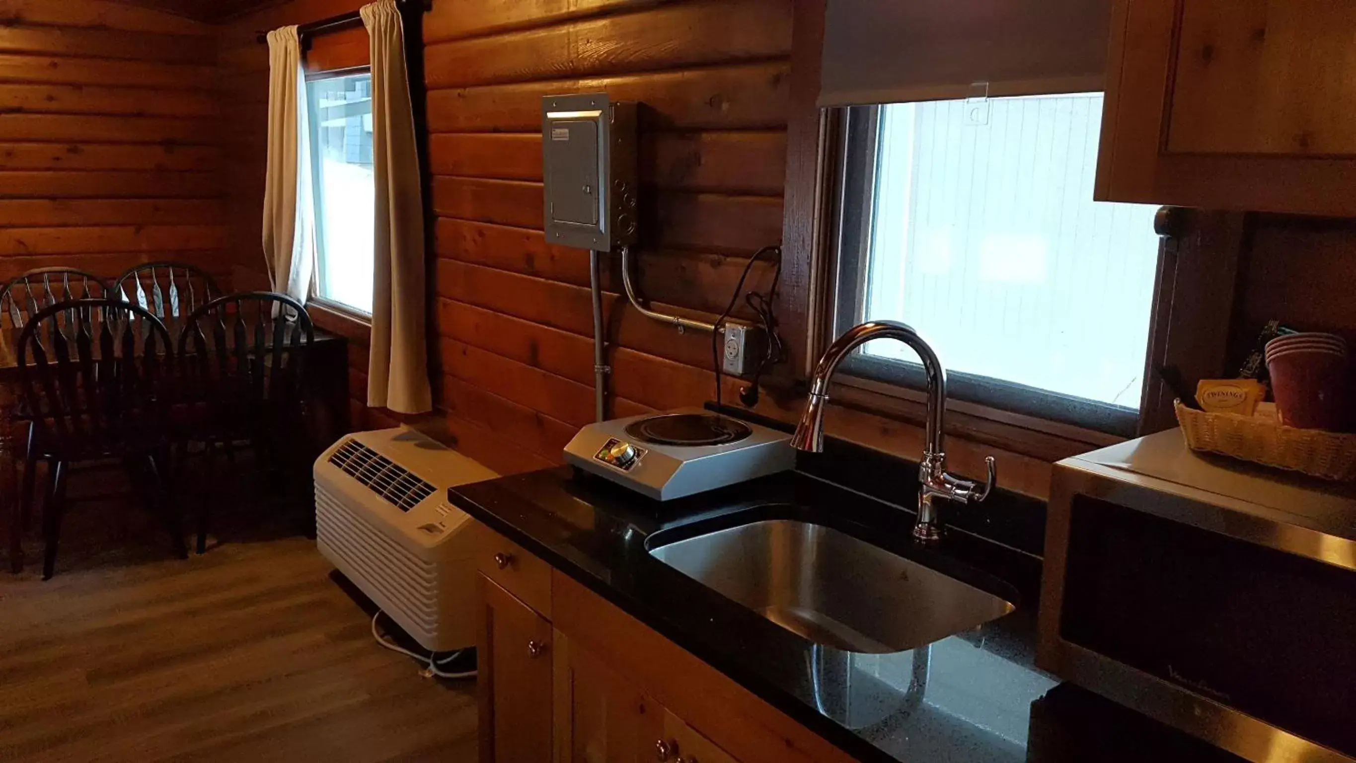 Kitchen/Kitchenette in Rundle Mountain Lodge