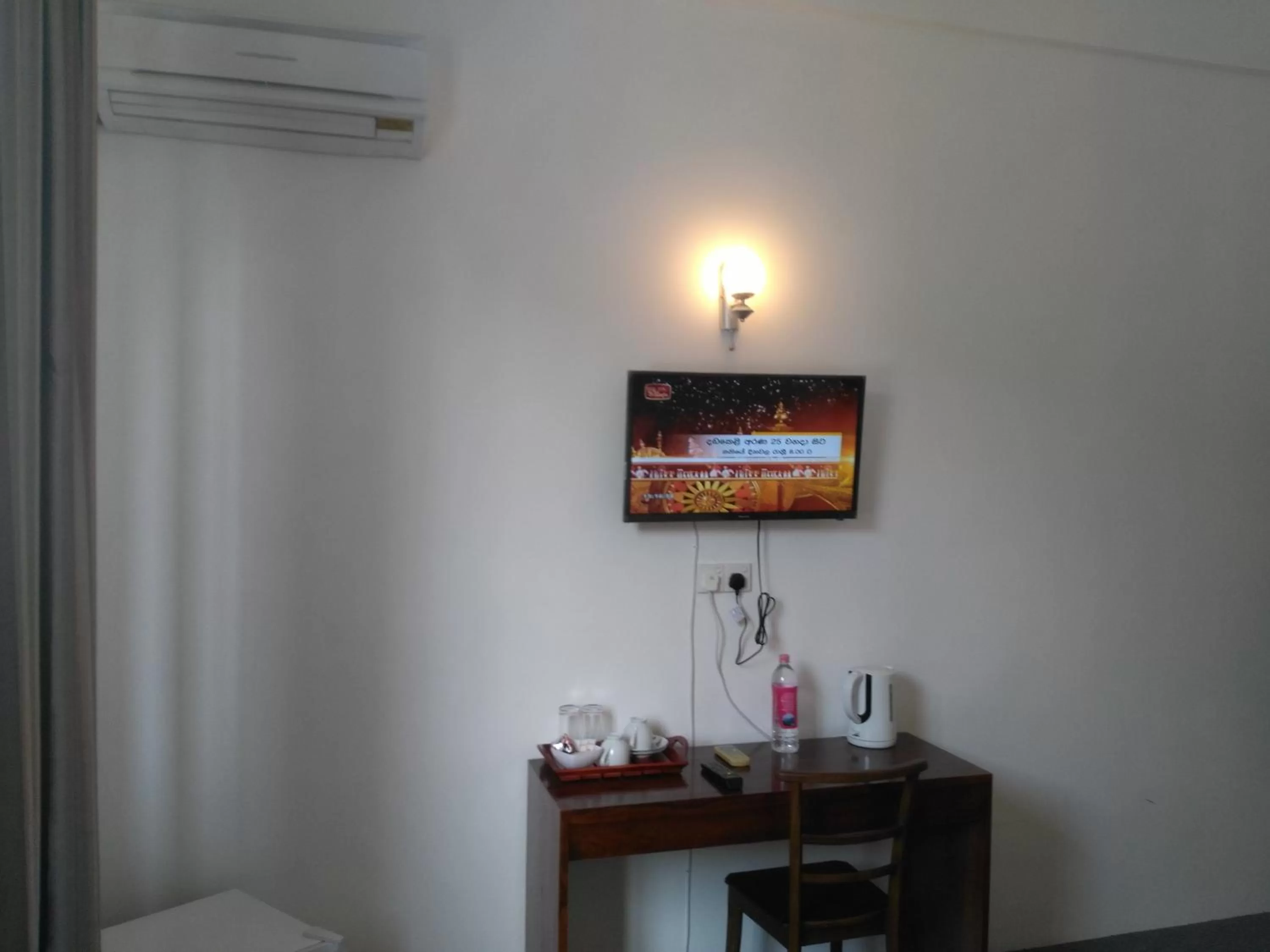 TV and multimedia, Coffee/Tea Facilities in West Inn Colombo