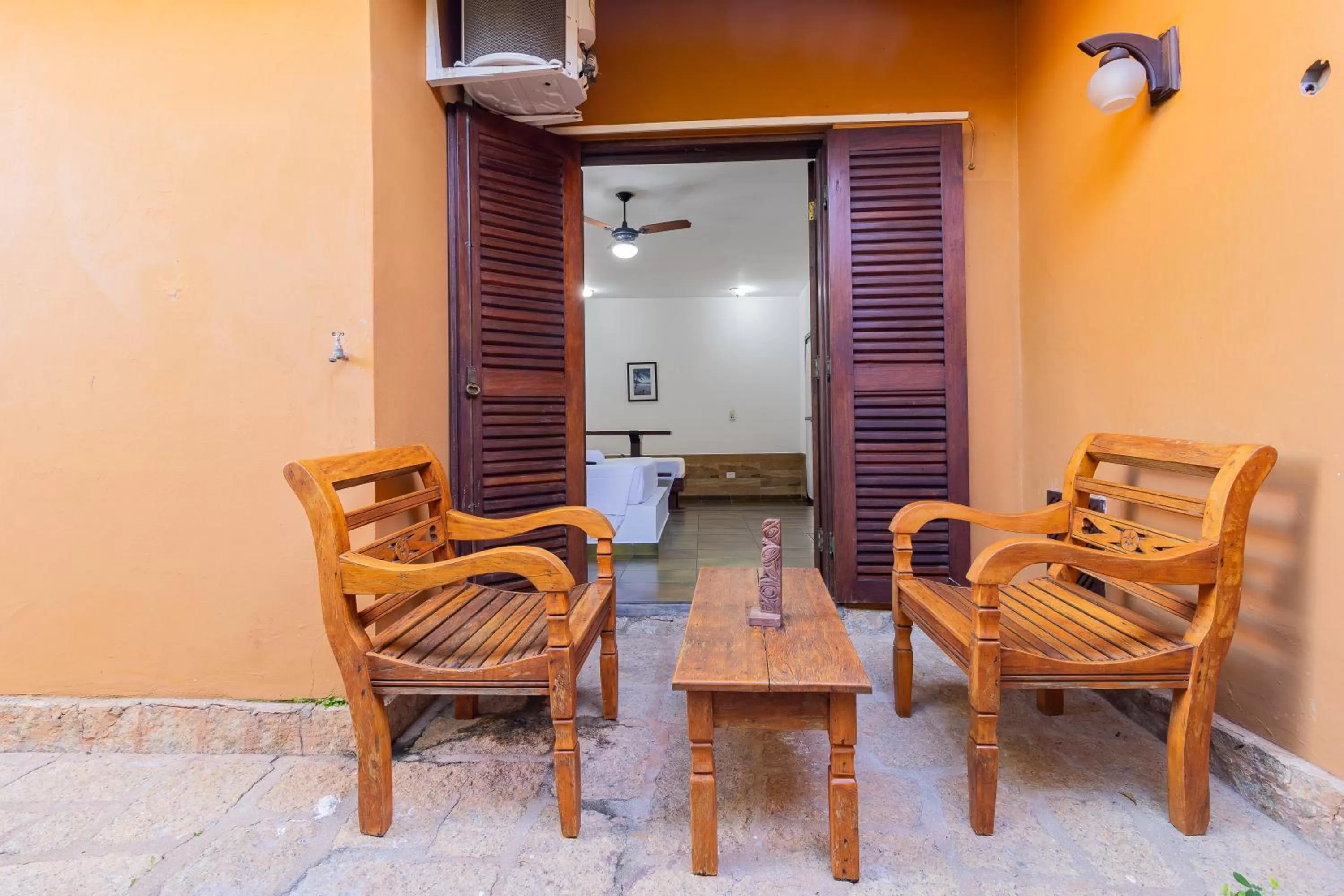 Seating area in Pousada Casa Amarela