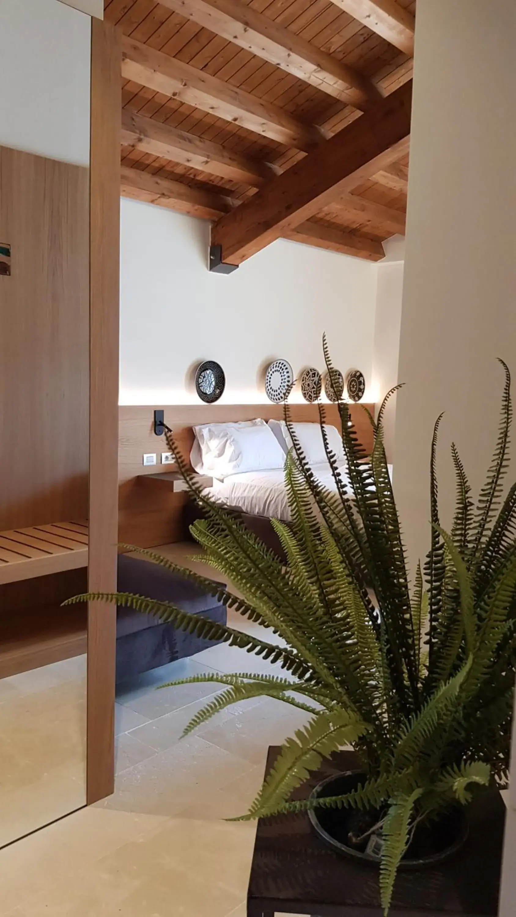 Shower, Swimming Pool in Borgo Giallonardo Wine Relais