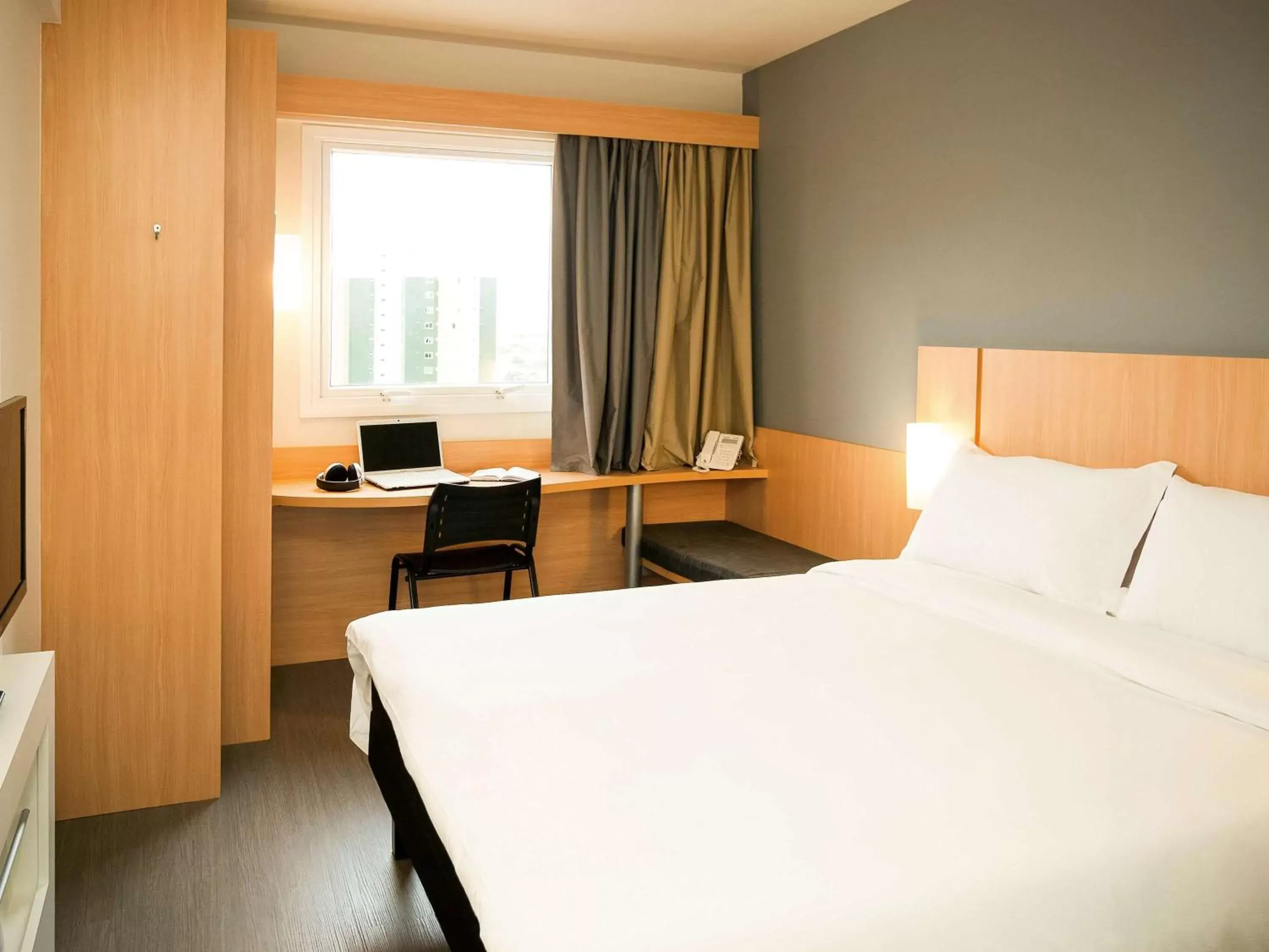 Photo of the whole room, Bed in ibis Cascavel