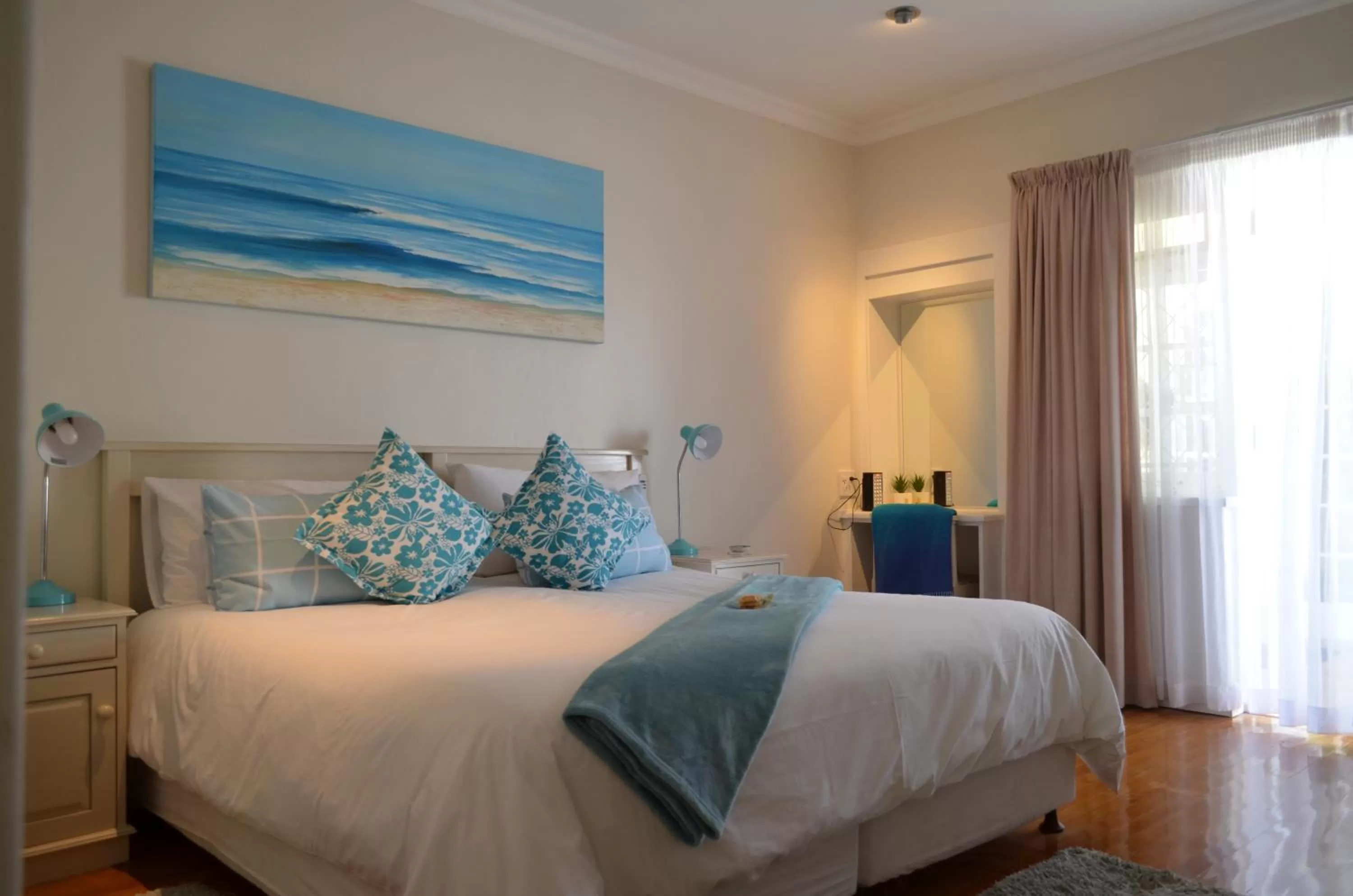 Bedroom, Bed in On the Bay