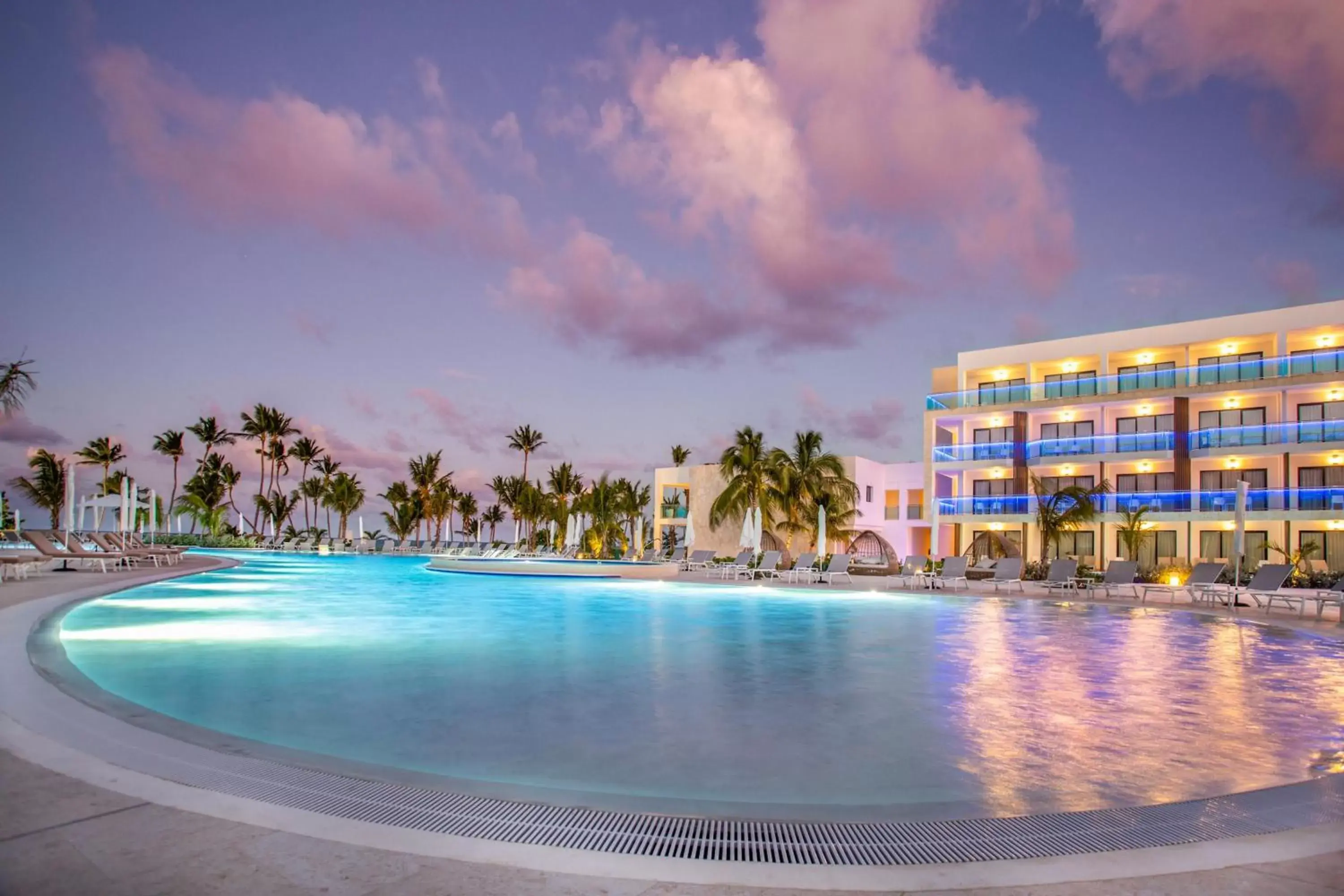 Swimming pool in Serenade Punta Cana Beach & Spa Resort Swimming pool in Serenade Punta Cana Beach & Spa Resort