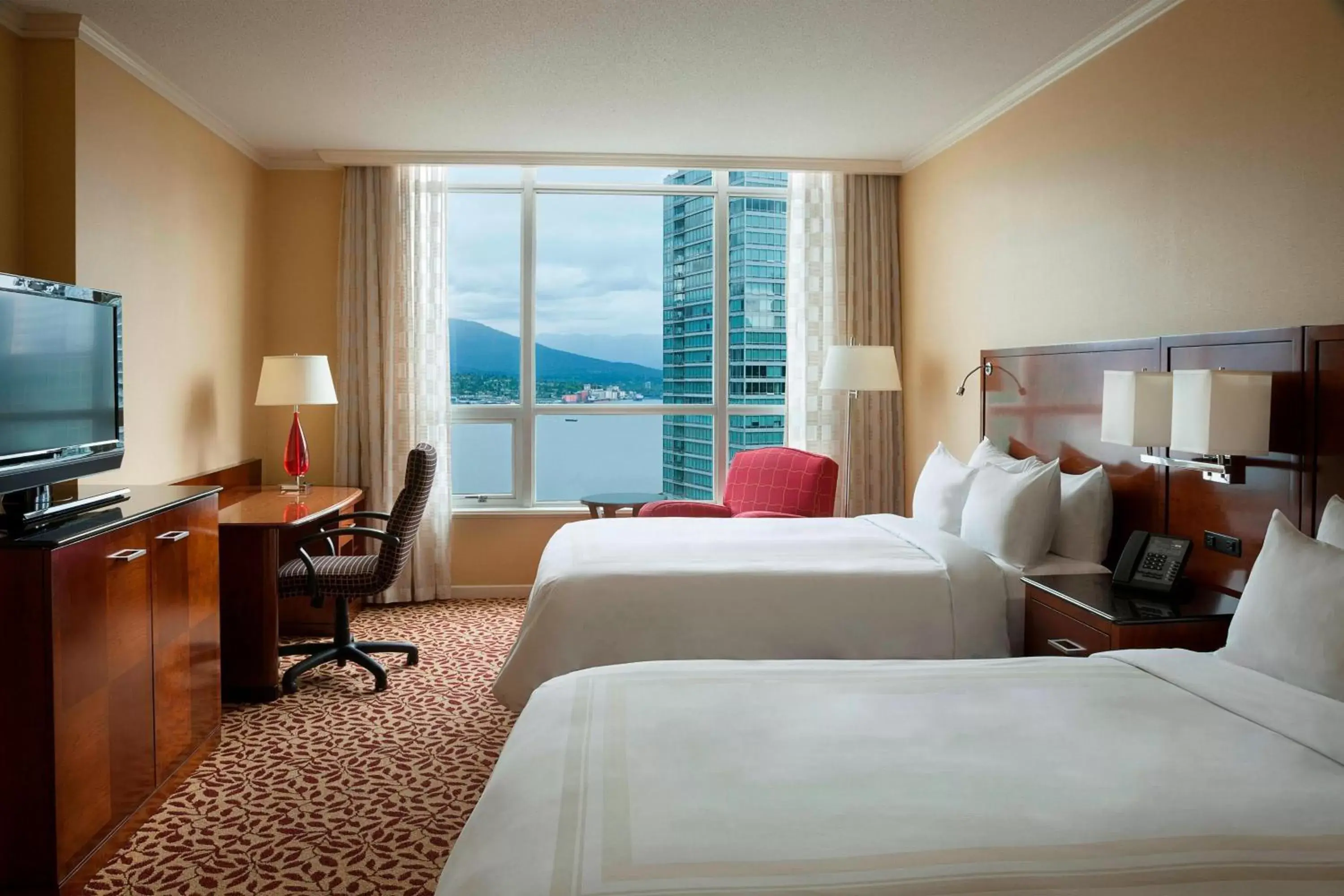 Photo of the whole room in Vancouver Marriott Pinnacle Downtown Hotel