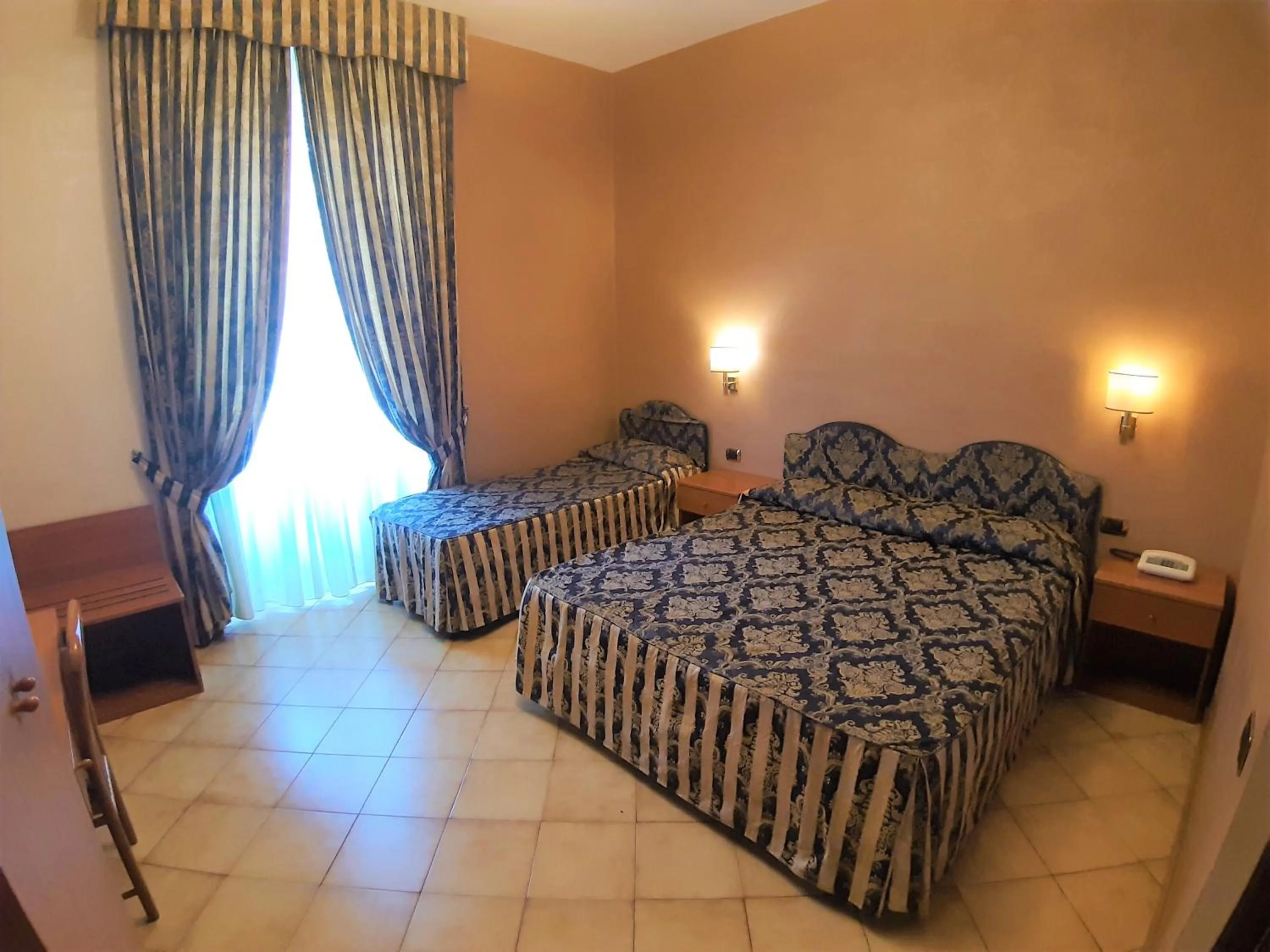 Bedroom, Bed in Hotel Mariano