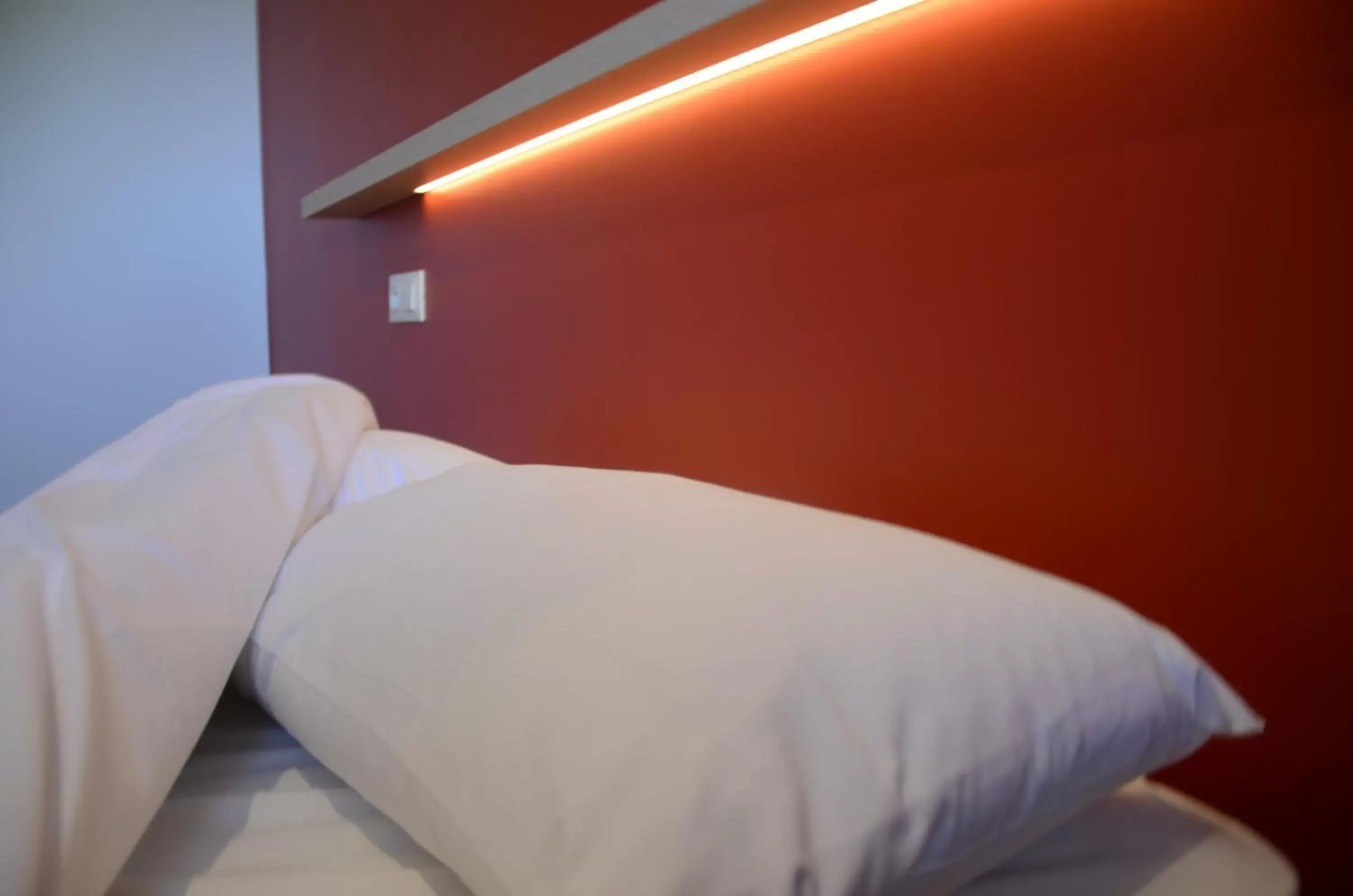 Bed in Eklo Hotels Le Mans