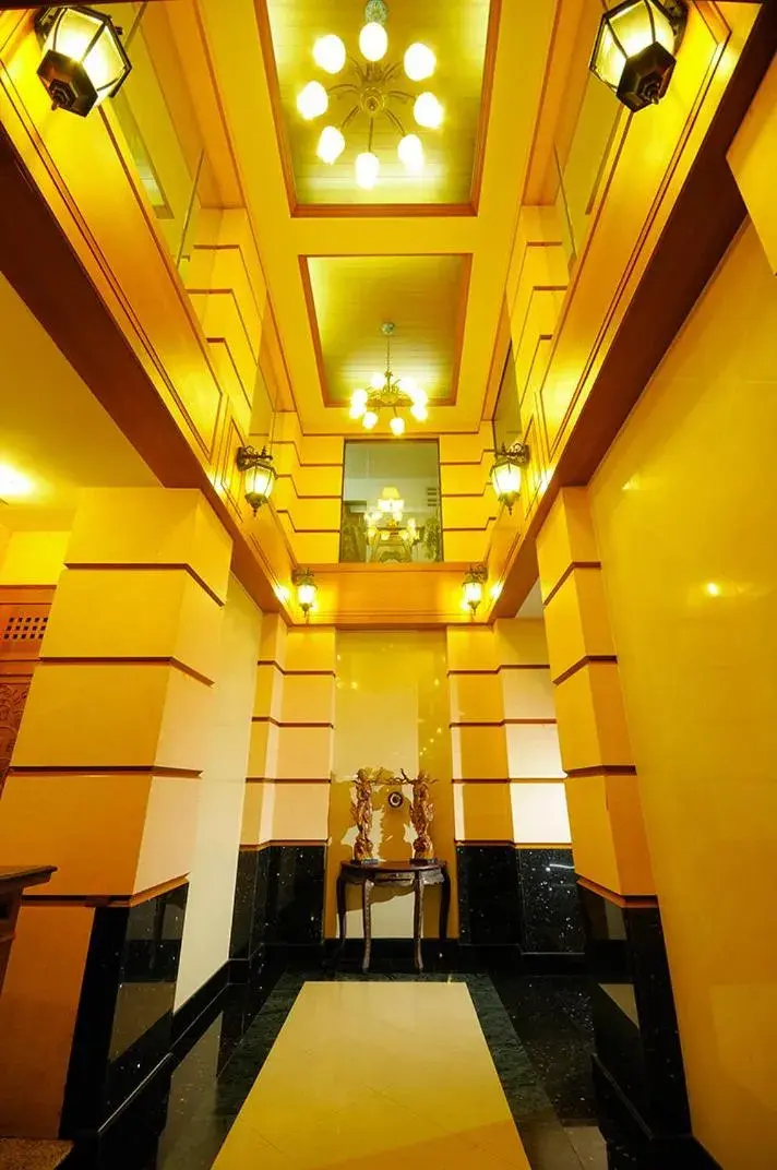 Lobby/Reception in Violet Tower at Khaosan Palace